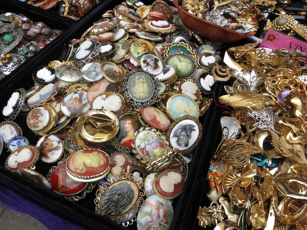 London Portobello Market jewelry vintage _ glitterinc.com