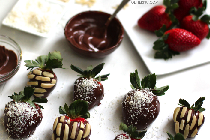 A delicious new take on classic chocolate covered strawberries, these chocolate Nutella covered strawberries are SO yummy. Click through for the recipe. | glitterinc.com | @glitterinc