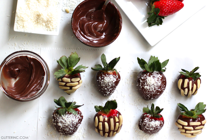 A delicious new take on classic chocolate covered strawberries, these chocolate Nutella covered strawberries are SO yummy. Click through for the recipe. | glitterinc.com | @glitterinc