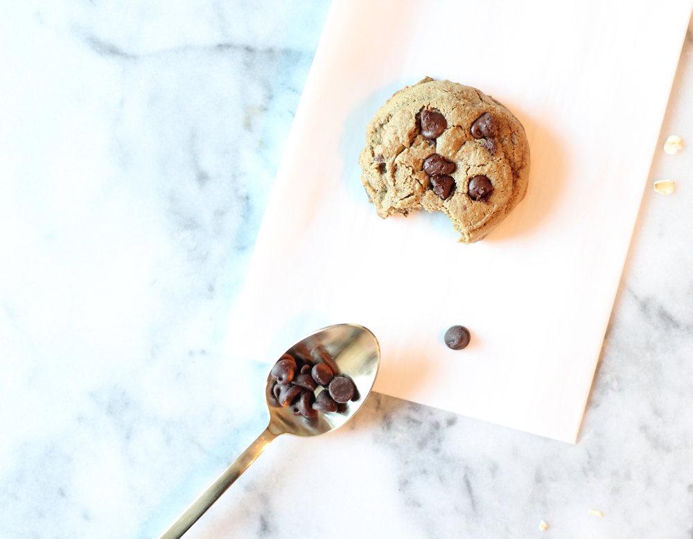How to Make Healthier Chocolate Chip Cookies that are gluten-free and have NO butter, oil, eggs, white flour, or refined white sugar. Click through for the easy recipe. | glitterinc.com | @glitterinc