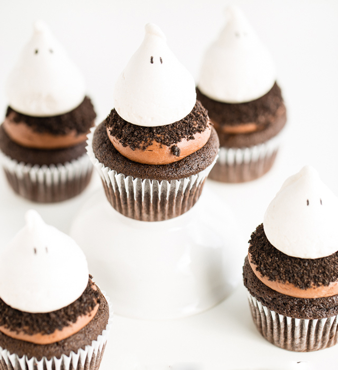 Ghost-Meringue-Chocolate-Cupcakes