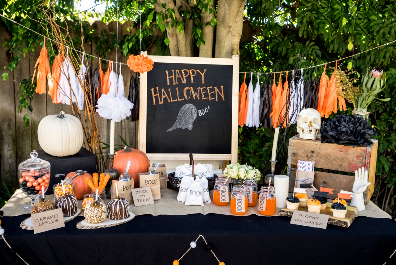 20 Stylish Halloween Décor and Party Ideas Glitter, Inc.