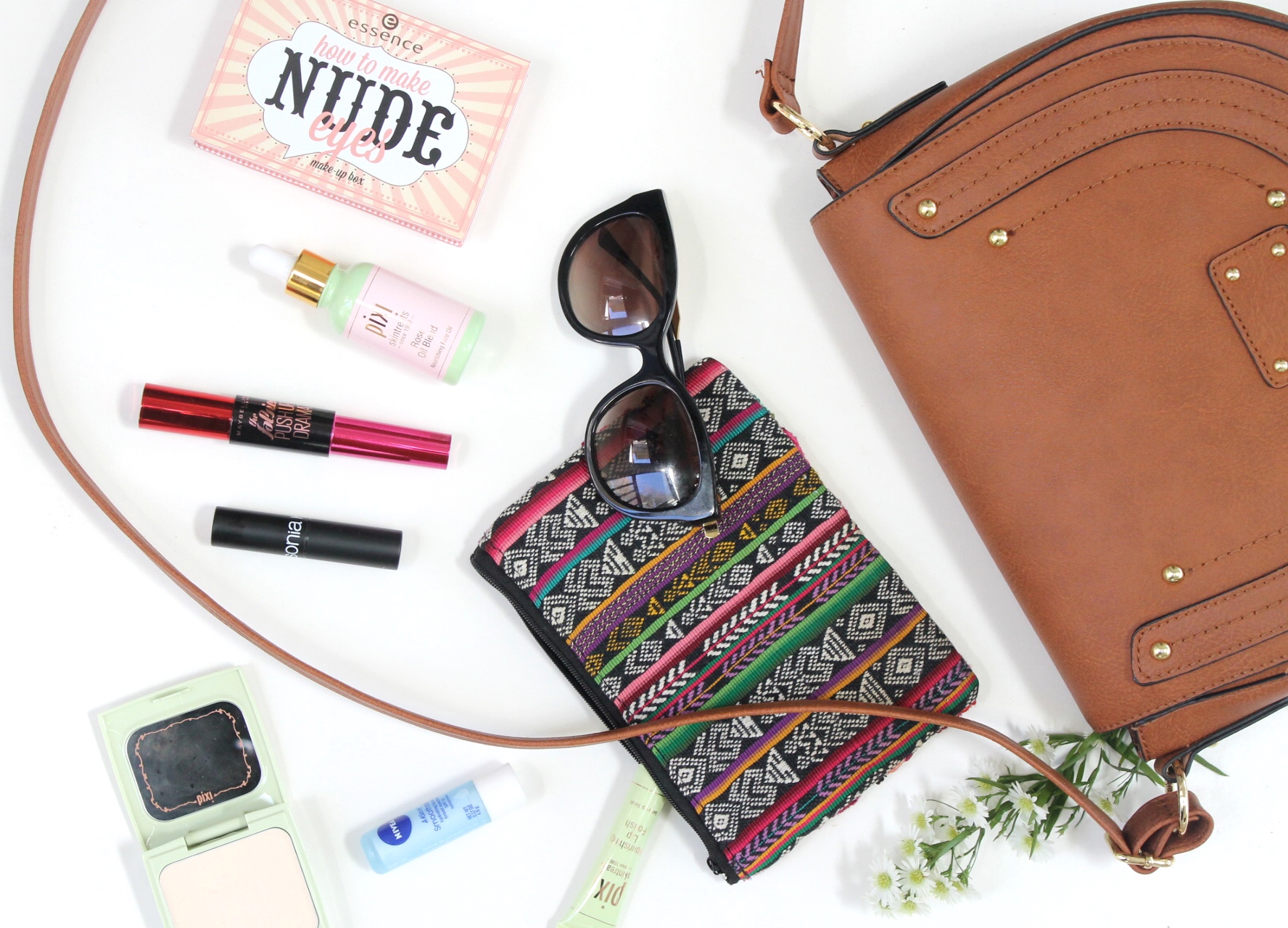 How to Get the Festival Back-to-Nature Beauty Look - What's in My Bag