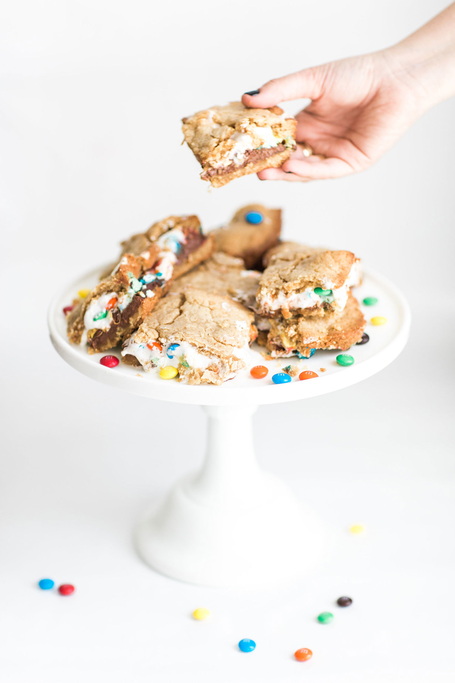 How to Make The Best Ever M&M S'Mores Cookie Bars. (These s'mores bars are moist, perfectly sweet, and taste like your favorite campfire treat!) Click through for the recipe. #smores #smoresbars #dessert | glitterinc.com | @glitterinc