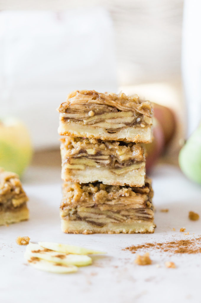 How to Make the Most Amazing Apple Crisp Shortbread Bars - Glitter, Inc.