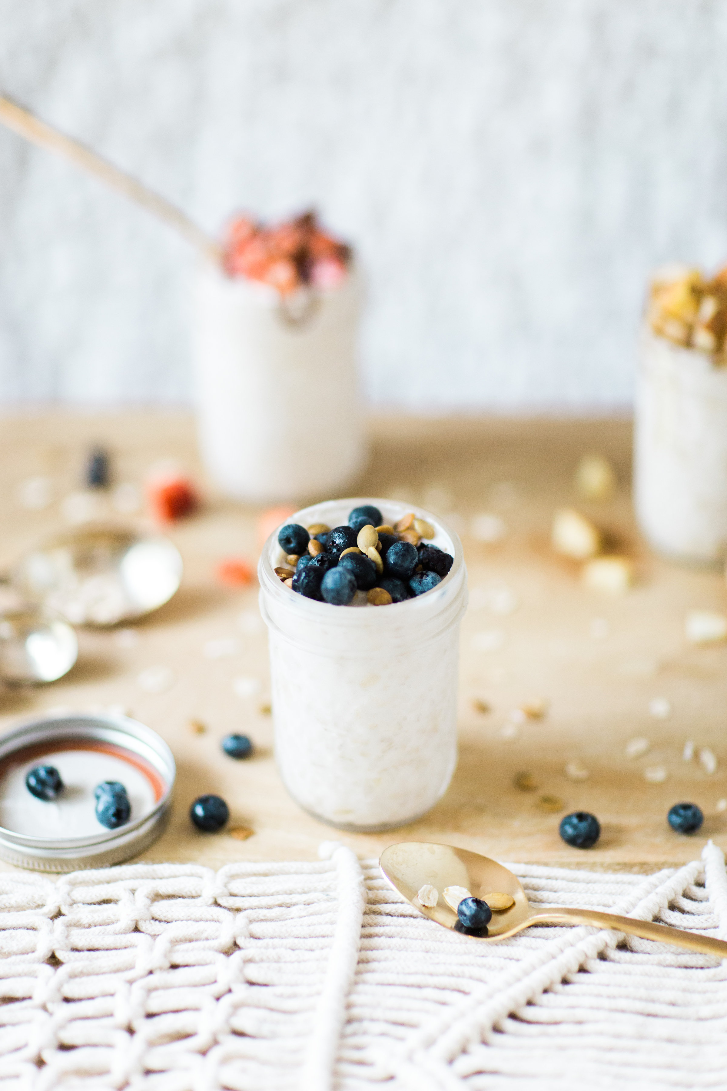 How to make easy overnight oats: three ways! (Your new healthy breakfast obsession.) Click through for the recipe. | glitterinc.com | @glitterinc