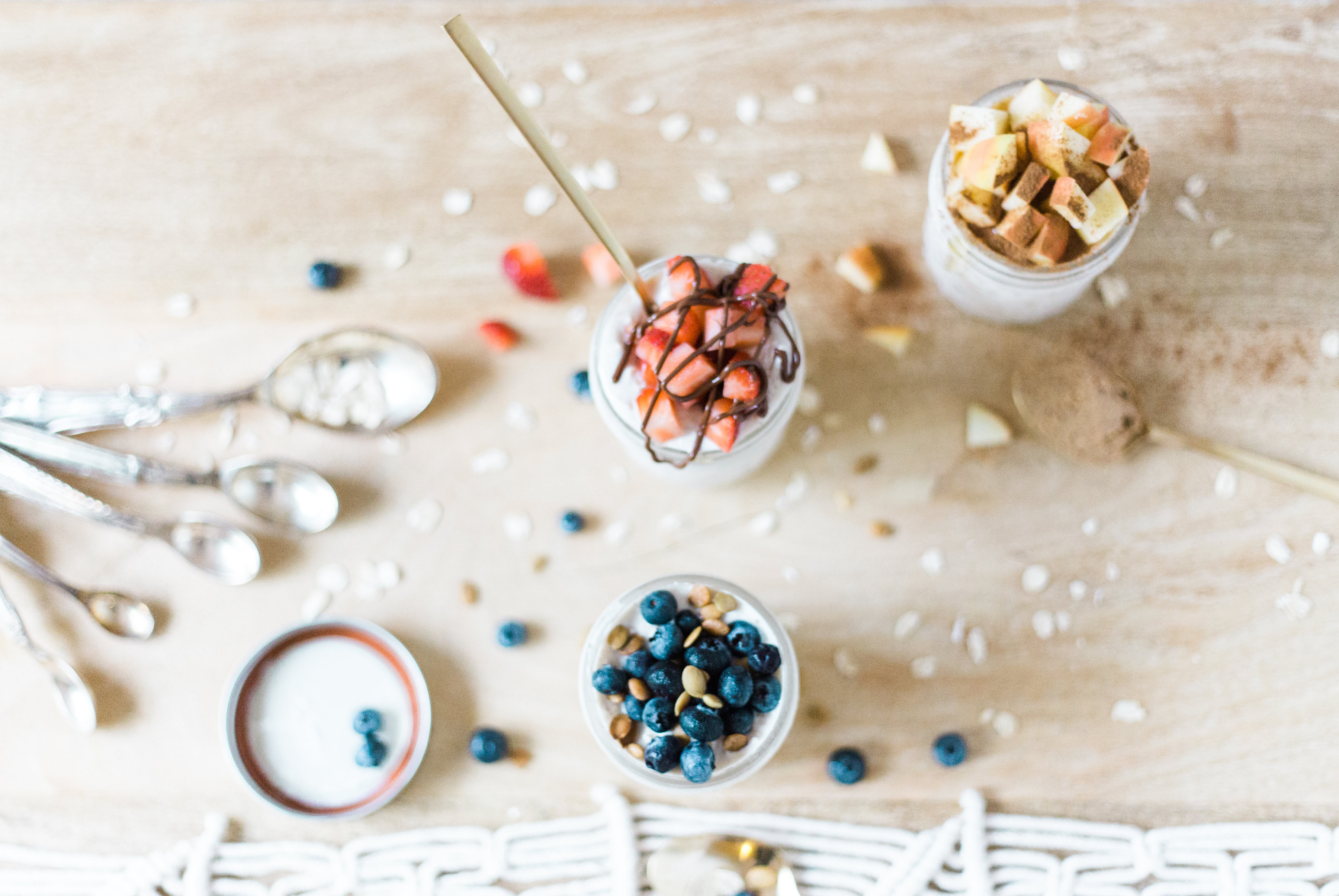 How to make easy overnight oats: three ways! (Your new healthy breakfast obsession.) Click through for the recipe. | glitterinc.com | @glitterinc