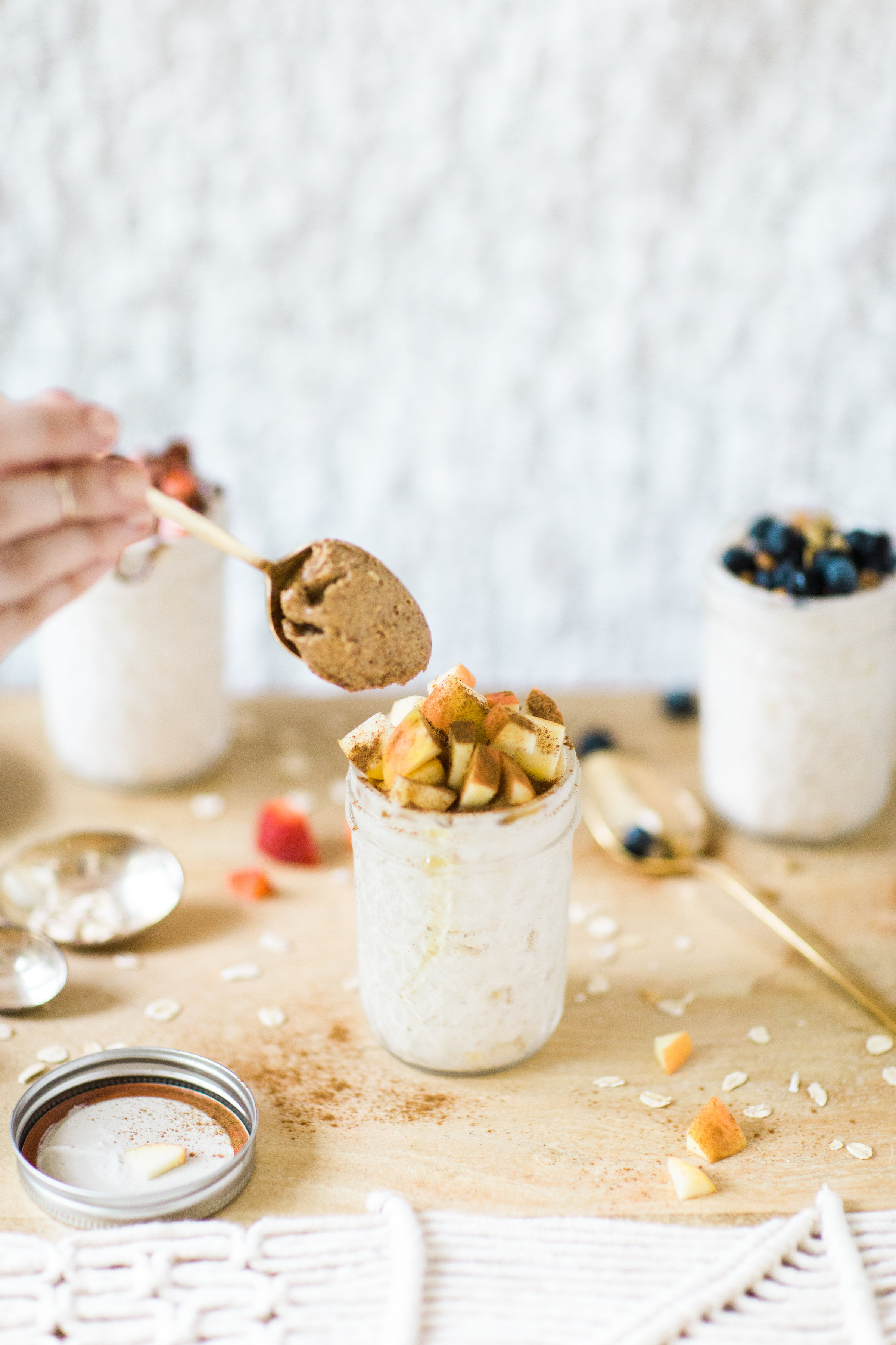 How to make easy overnight oats: three ways! (Your new healthy breakfast obsession.) Click through for the recipe. | glitterinc.com | @glitterinc