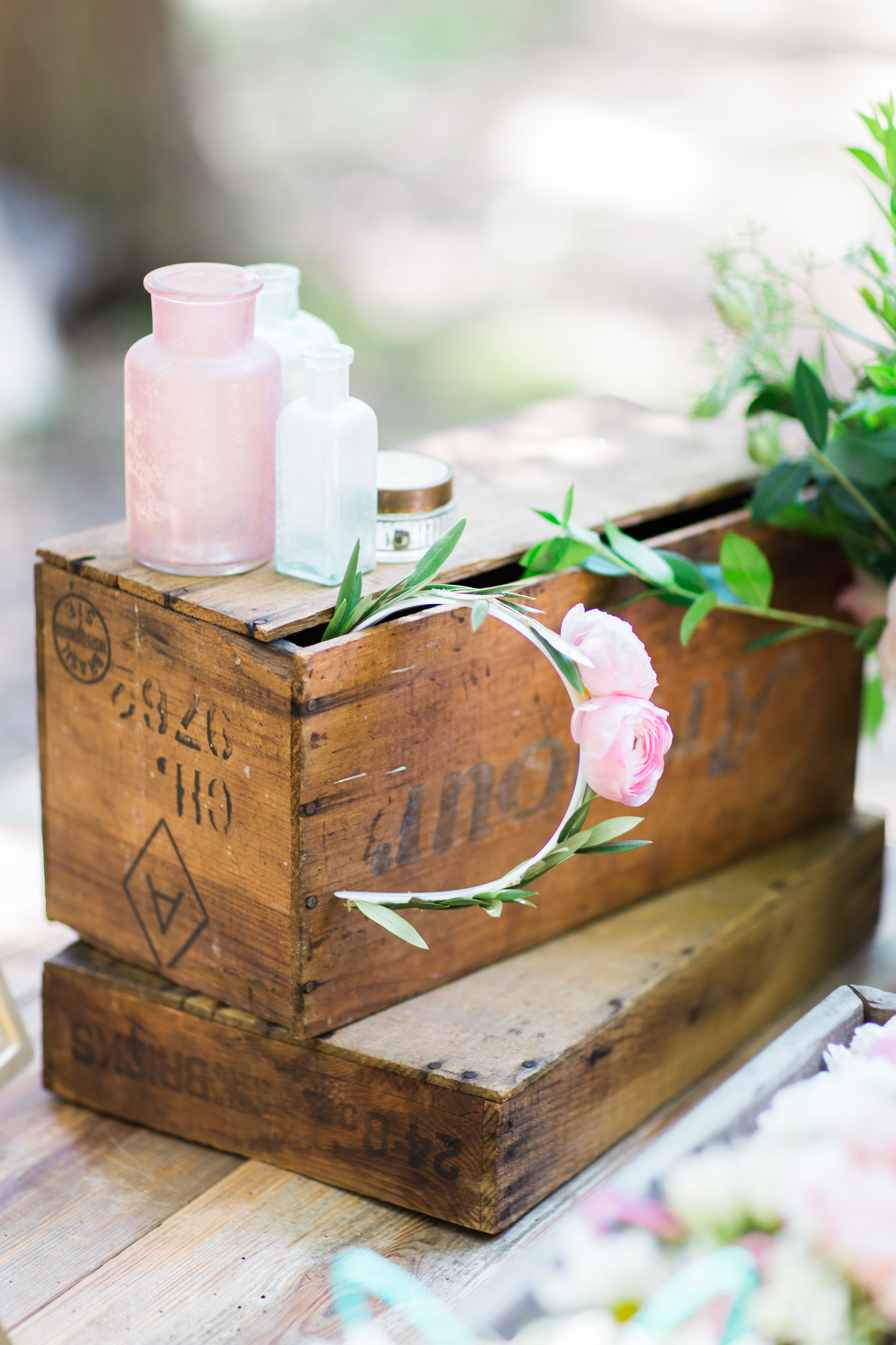 Behind-the-Scenes of a Bohemian Backyard Birthday Festival. Click through for the details. | glitterinc.com | @glitterinc