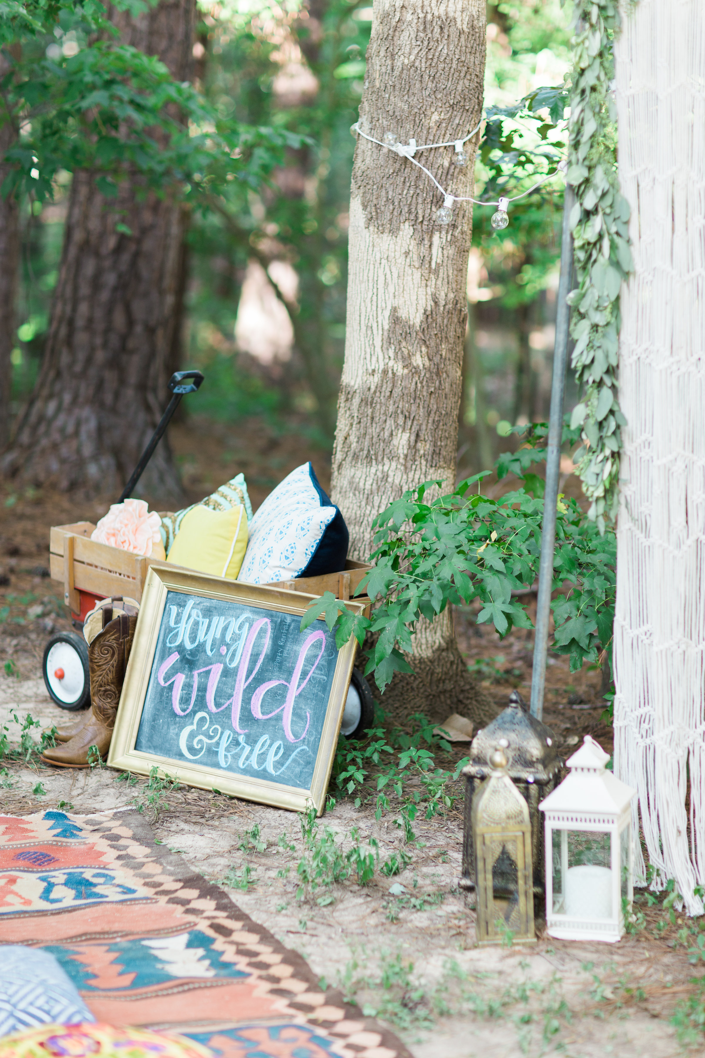 Behind-the-Scenes of a Bohemian Backyard Birthday Festival. Click through for the details. | glitterinc.com | @glitterinc