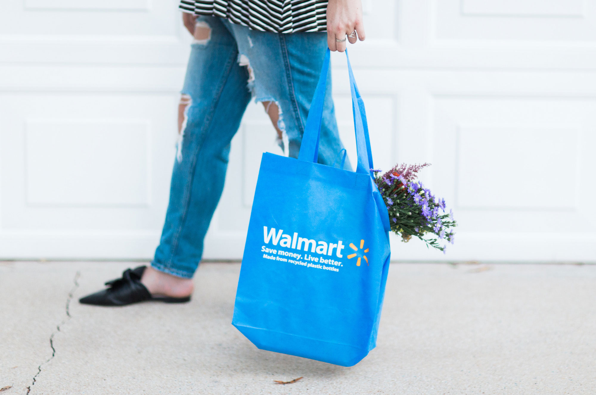 Shopping with a Walmart bag. Click through for the details. | glitterinc.com | @glitterinc