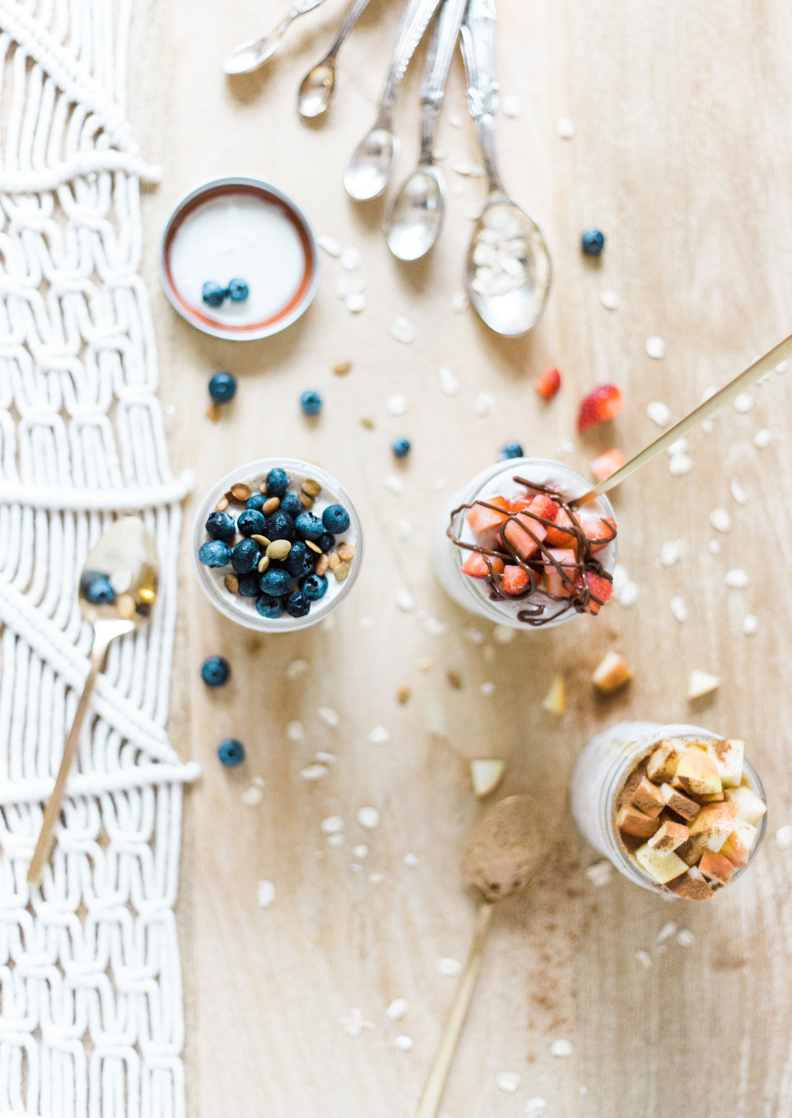 How to make easy overnight oats: three ways! (Your new healthy breakfast obsession.) Click through for the recipe. | glitterinc.com | @glitterinc