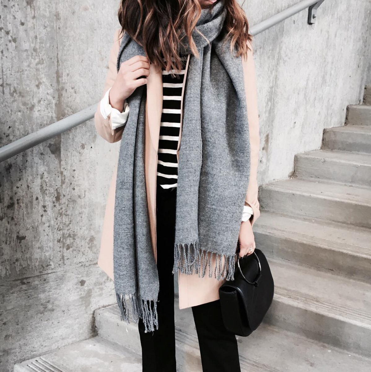 Say hello to your newest obsession - one so simple, you may be surprised how quickly you'll fall in love - it's the classic oversized grey scarf (that everyone is wearing.) Click through for the details. | glitterinc.com | @glitterinc