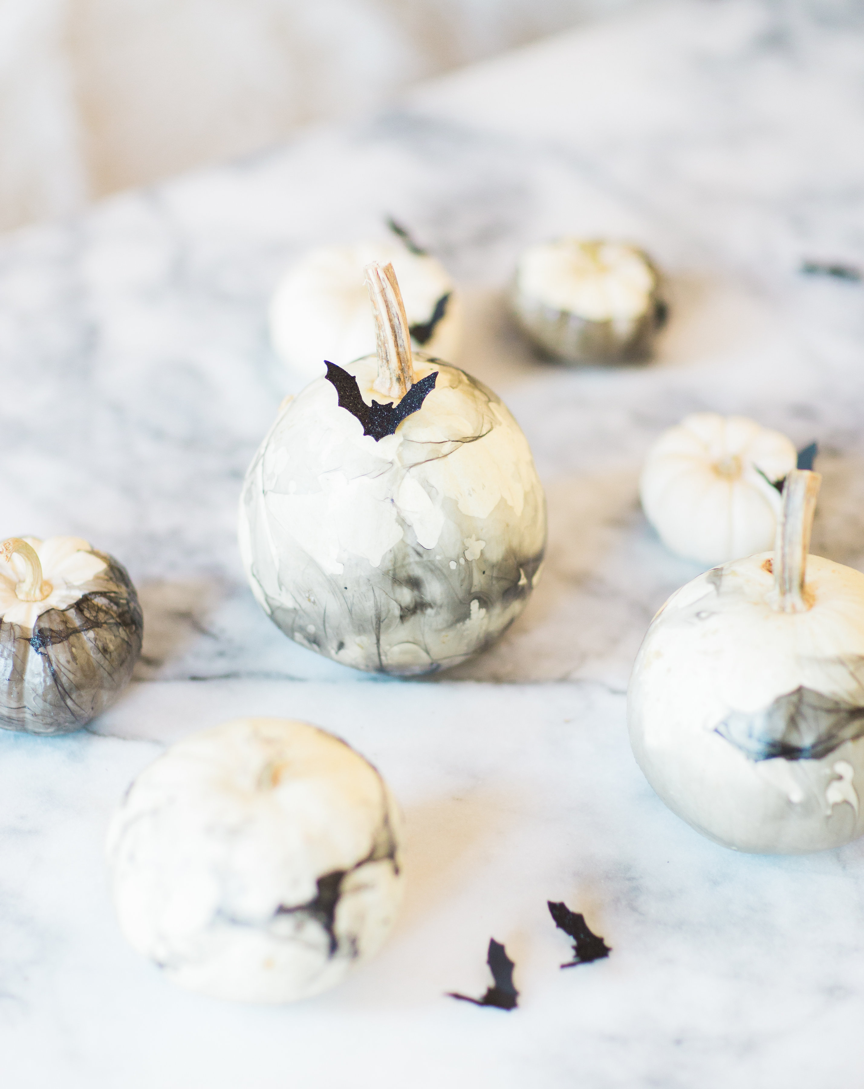 How to make chic and easy DIY marbled pumpkins (perfect for Halloween!) Click through for the details. | glitterinc.com | @glitterinc