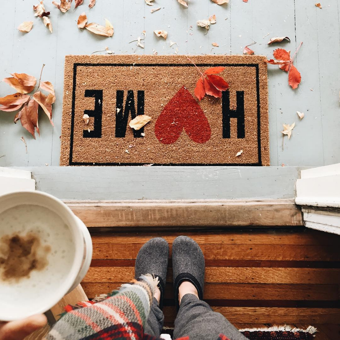 Where to Find The Cutest Doormats Ever: Home Doormat. Click through for the details. | glitterinc.com | @glitterinc