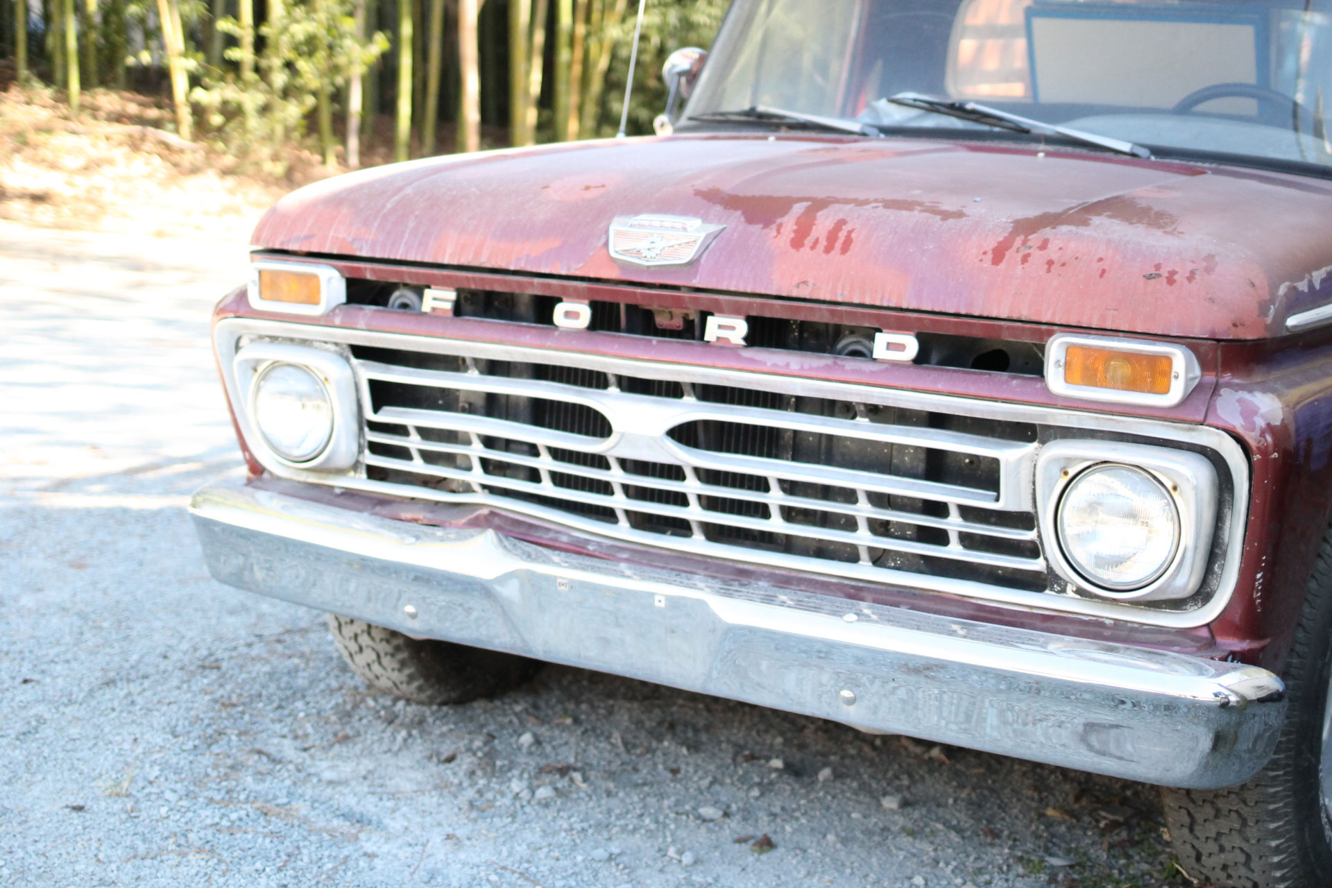 Chapel Hill, NC in the Fall - Vintage Ford | glitterinc.com | @glitterinc