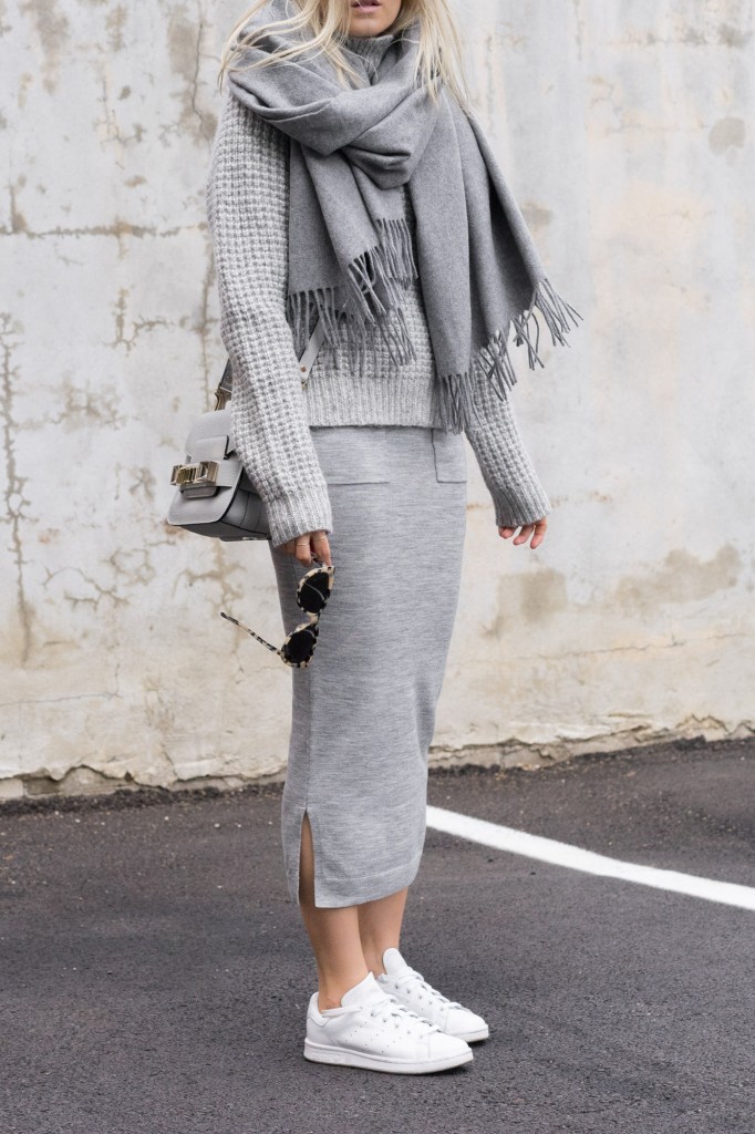 Say hello to your newest obsession - one so simple, you may be surprised how quickly you'll fall in love - it's the classic oversized grey scarf (that everyone is wearing.) Click through for the details. | glitterinc.com | @glitterinc