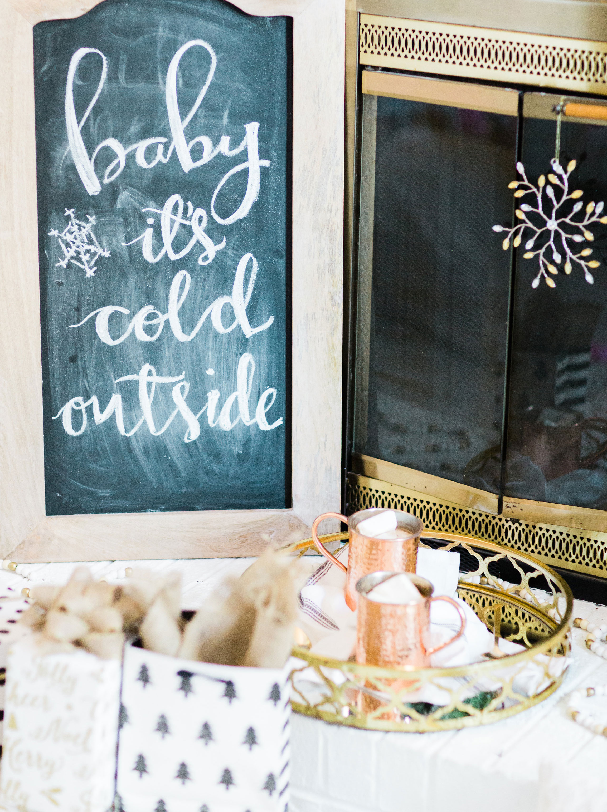 How to Transition Your Décor From the Holidays to New Years Eve. Click through for the festive details. | glitterinc.com | @glitterinc