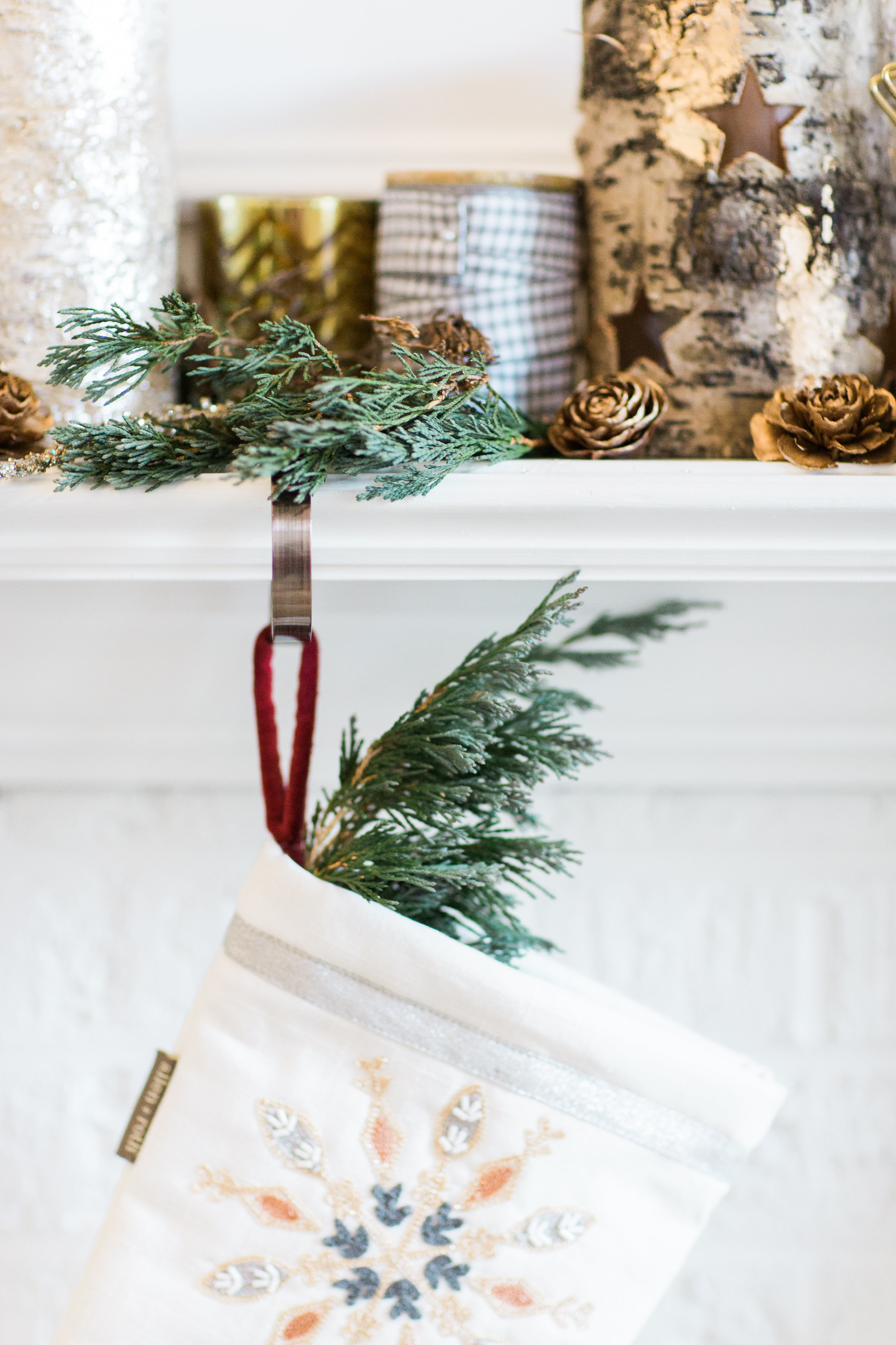 How to Transition Your Décor From the Holidays to New Years Eve. Click through for the festive details. | glitterinc.com | @glitterinc