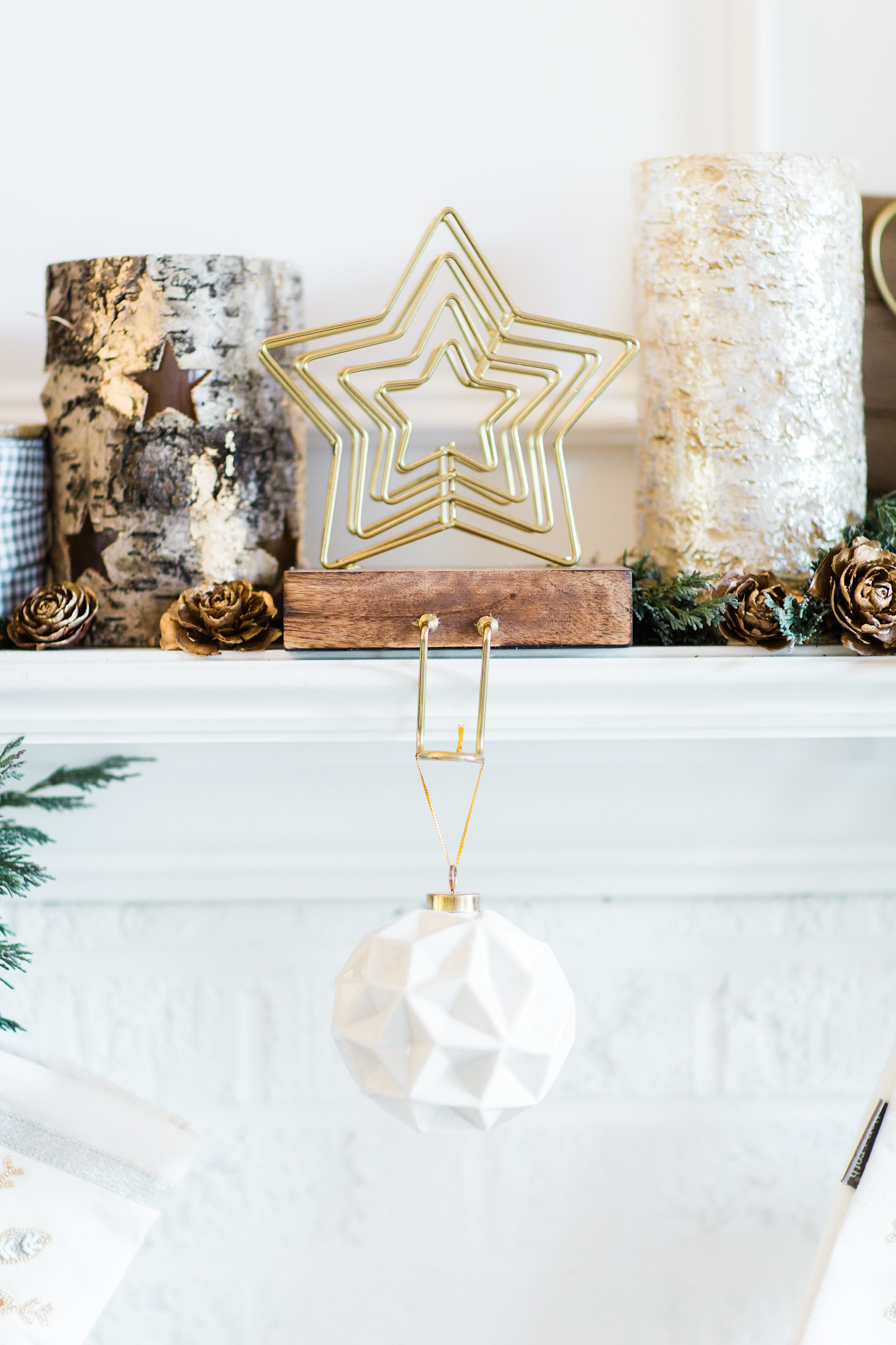 How to Transition Your Décor From the Holidays to New Years Eve. Click through for the festive details. | glitterinc.com | @glitterinc