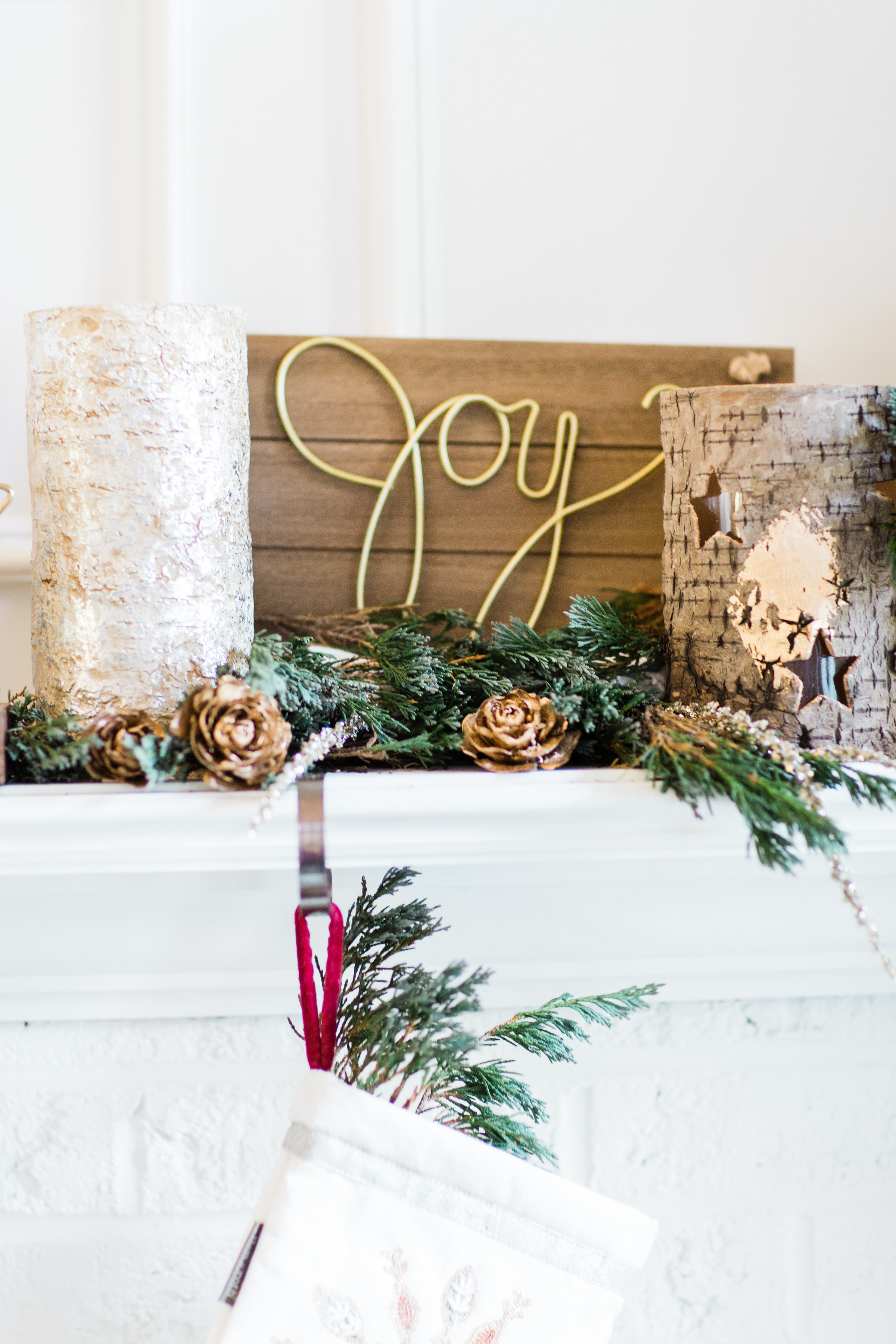 How to Transition Your Décor From the Holidays to New Years Eve. Click through for the festive details. | glitterinc.com | @glitterinc