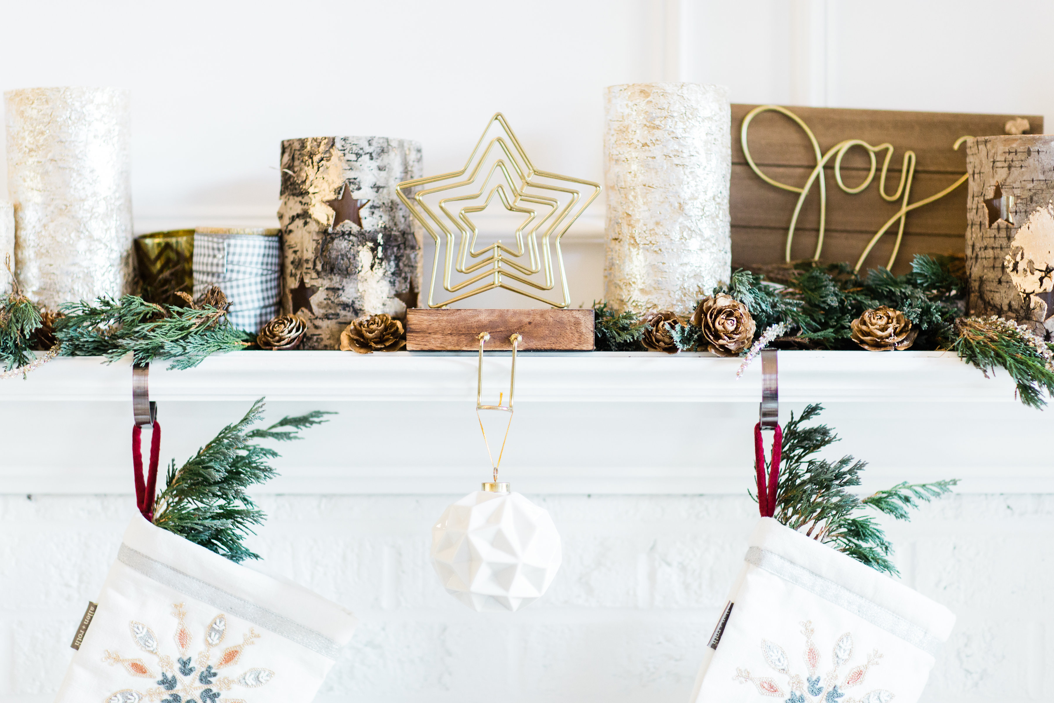 How to Transition Your Décor From the Holidays to New Years Eve. Click through for the festive details. | glitterinc.com | @glitterinc