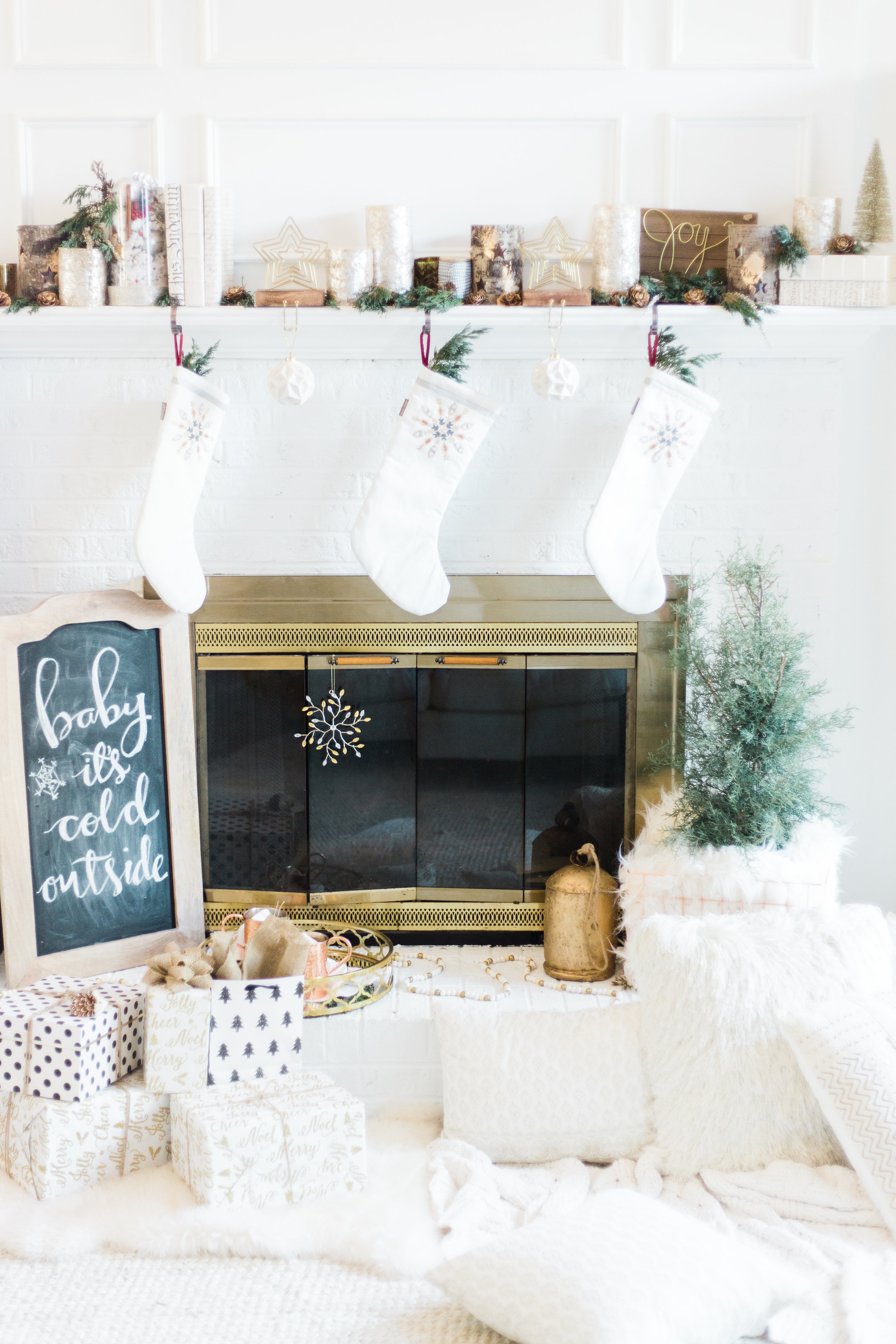 How to Transition Your Décor From the Holidays to New Years Eve. Click through for the festive details. | glitterinc.com | @glitterinc