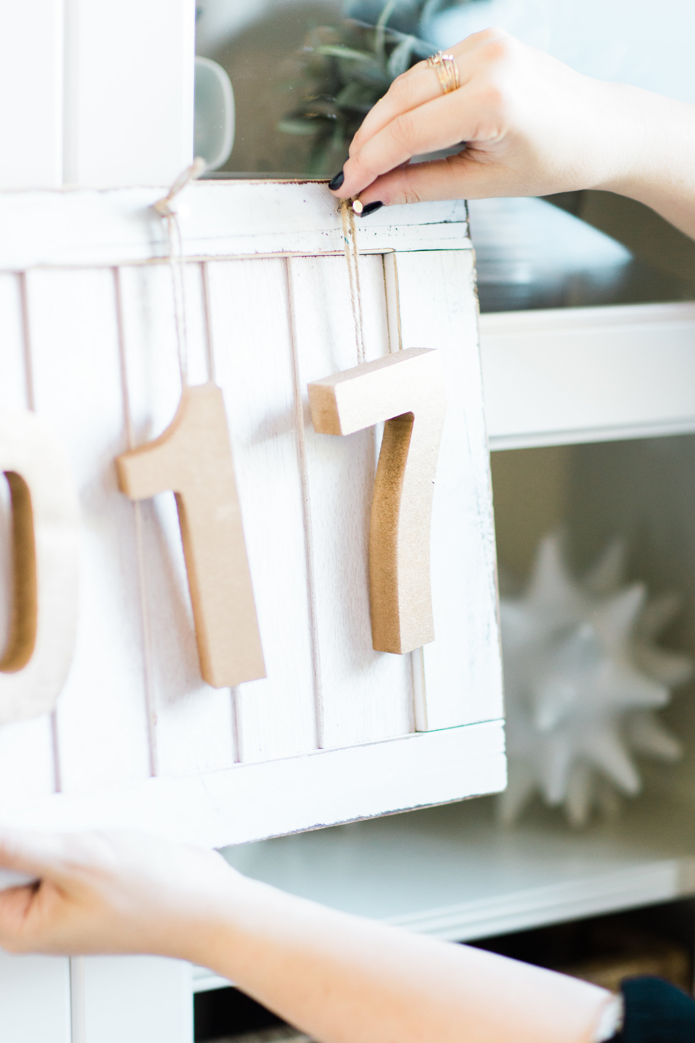 DIY Farmhouse New Year's Eve Wood Sign. Click through for the fun and fast how-to. | glitterinc.com | @glitterinc