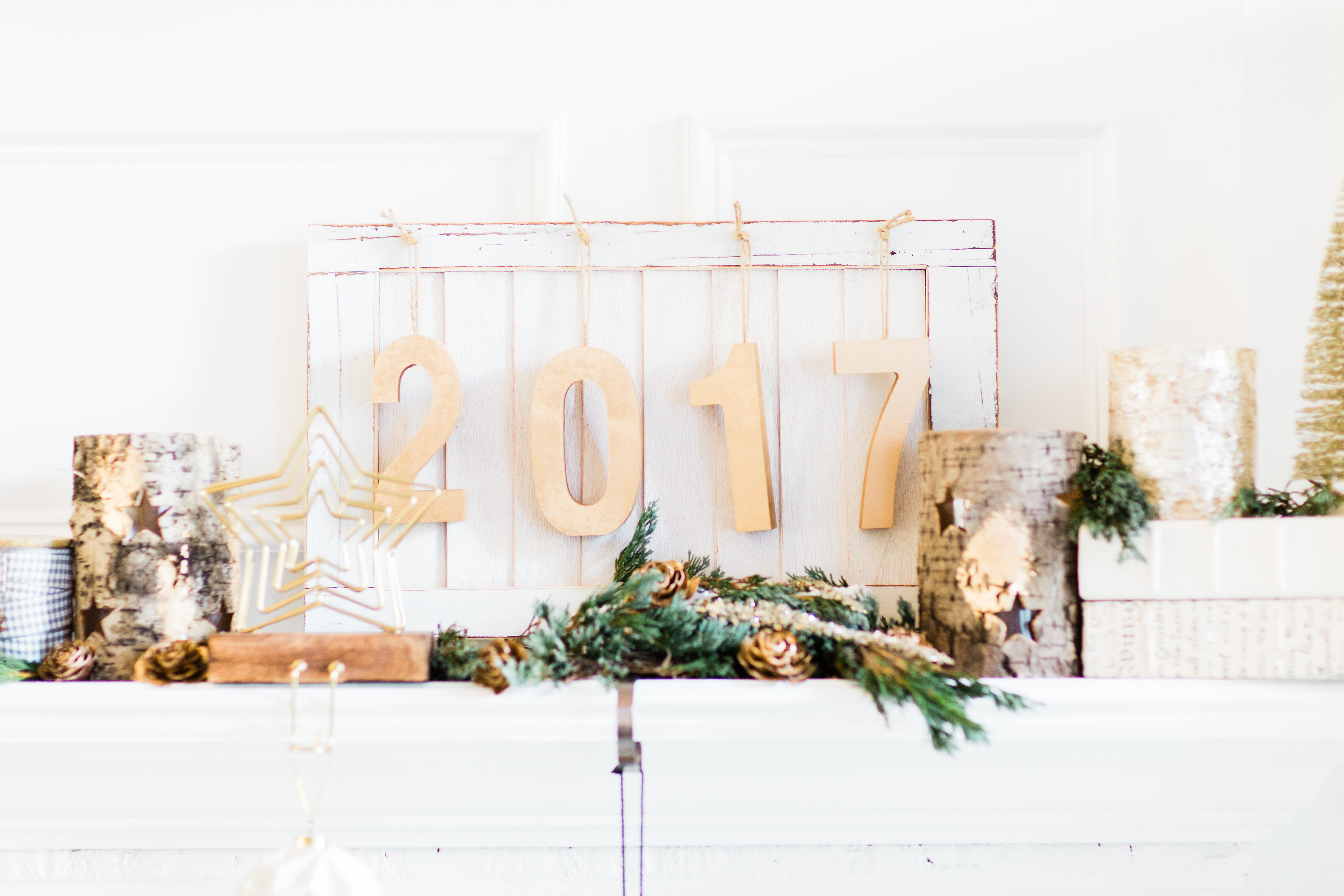 DIY Farmhouse New Year's Eve Wood Sign. Click through for the fun and fast how-to. | glitterinc.com | @glitterinc