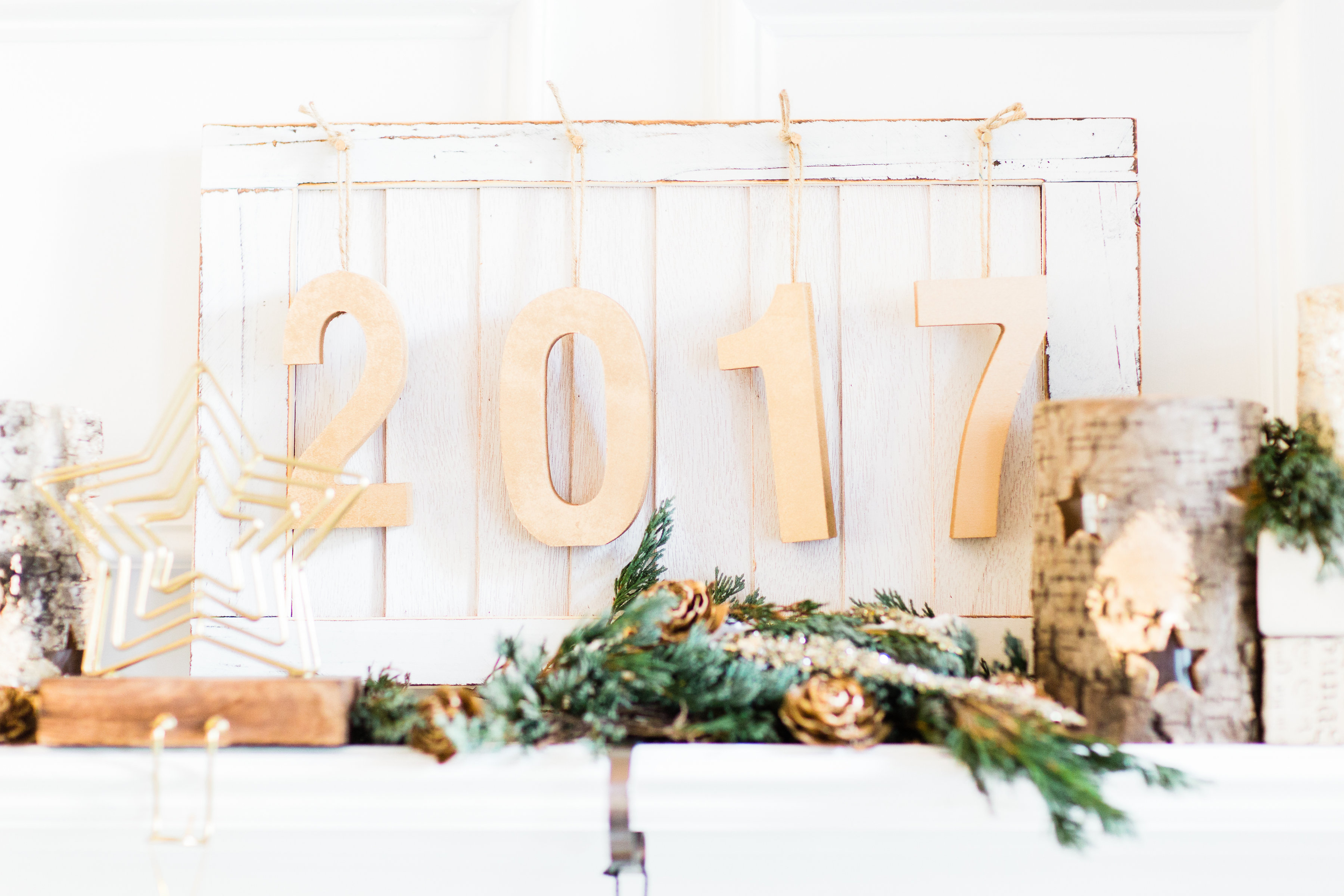 DIY Farmhouse New Year's Eve Wood Sign. Click through for the fun and fast how-to. | glitterinc.com | @glitterinc