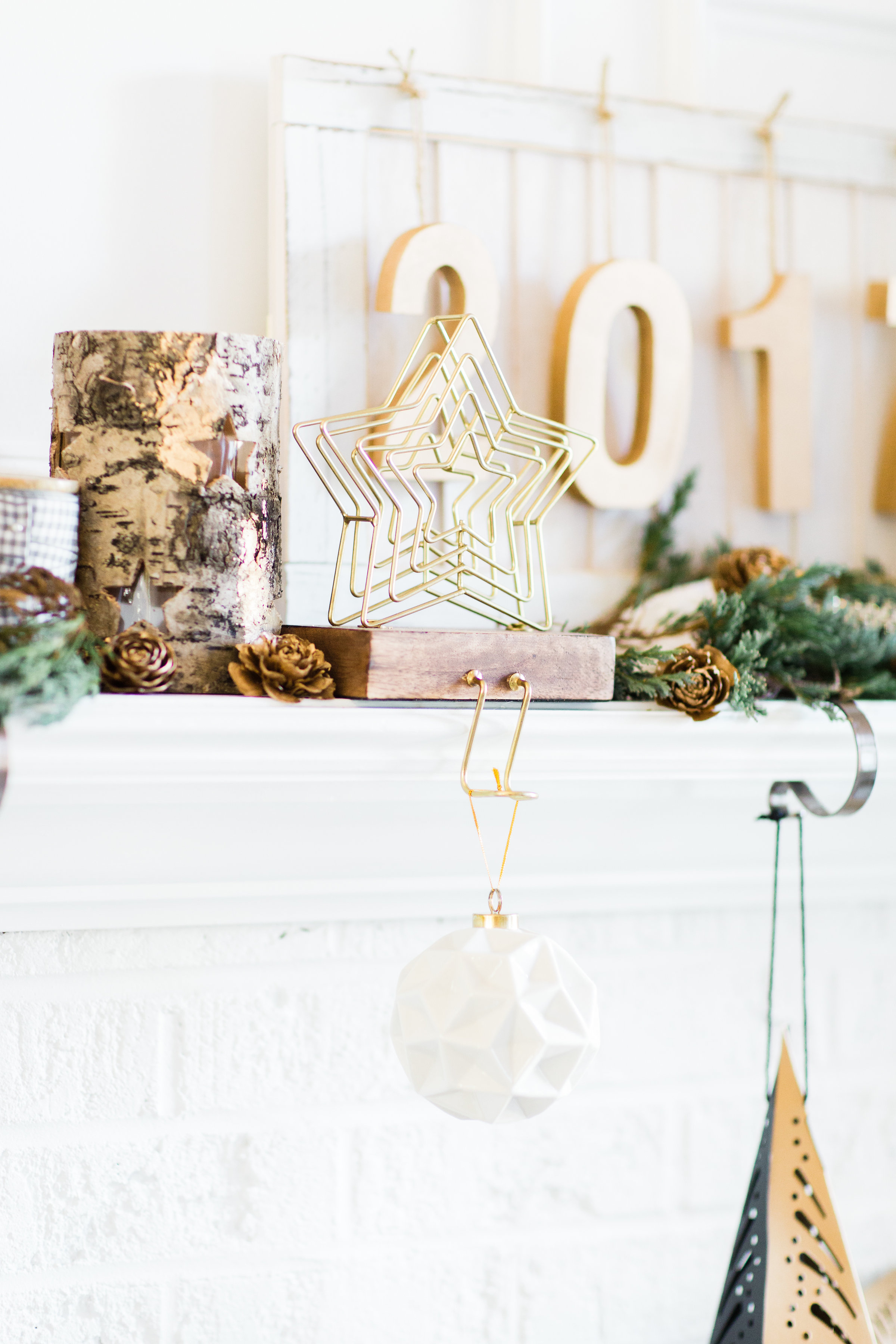 DIY Farmhouse New Year's Eve Wood Sign. Click through for the fun and fast how-to. | glitterinc.com | @glitterinc