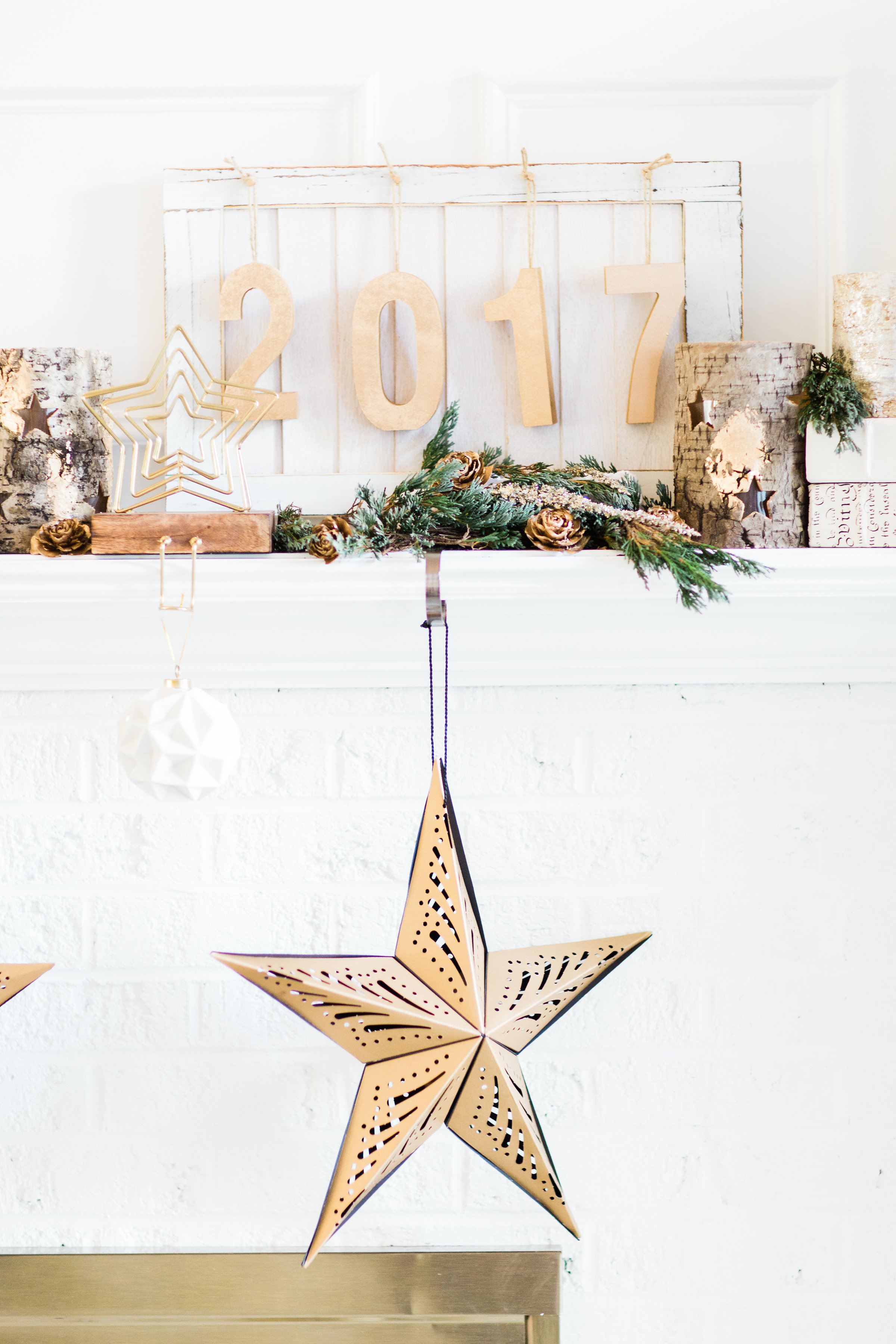 DIY Farmhouse New Year's Eve Wood Sign. Click through for the fun and fast how-to. | glitterinc.com | @glitterinc