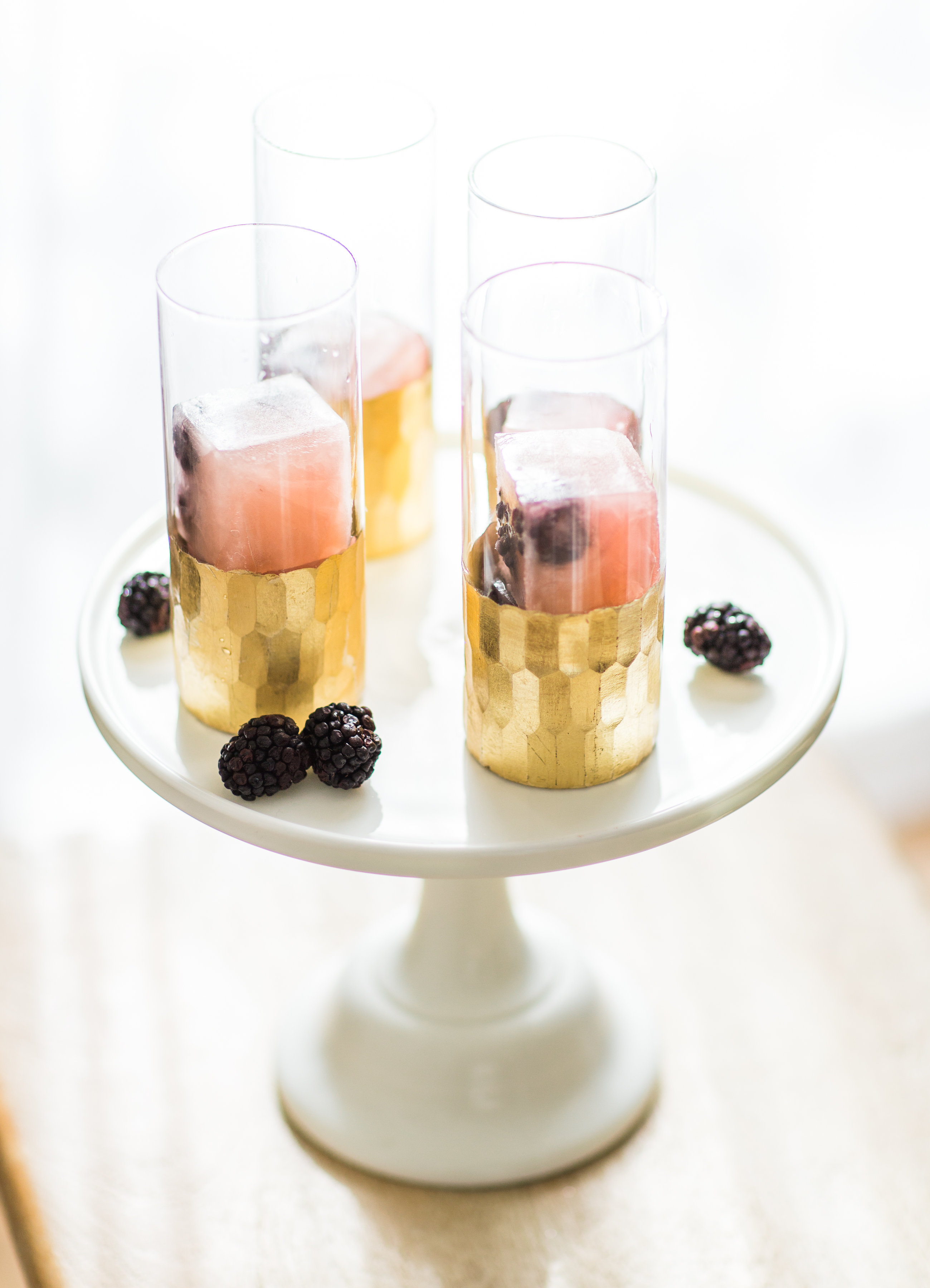 How to Make a Sparkling Blackberry Lemonade Spritzer. #MixedWithTrop Click through for the details. | glitterinc.com | @glitterinc