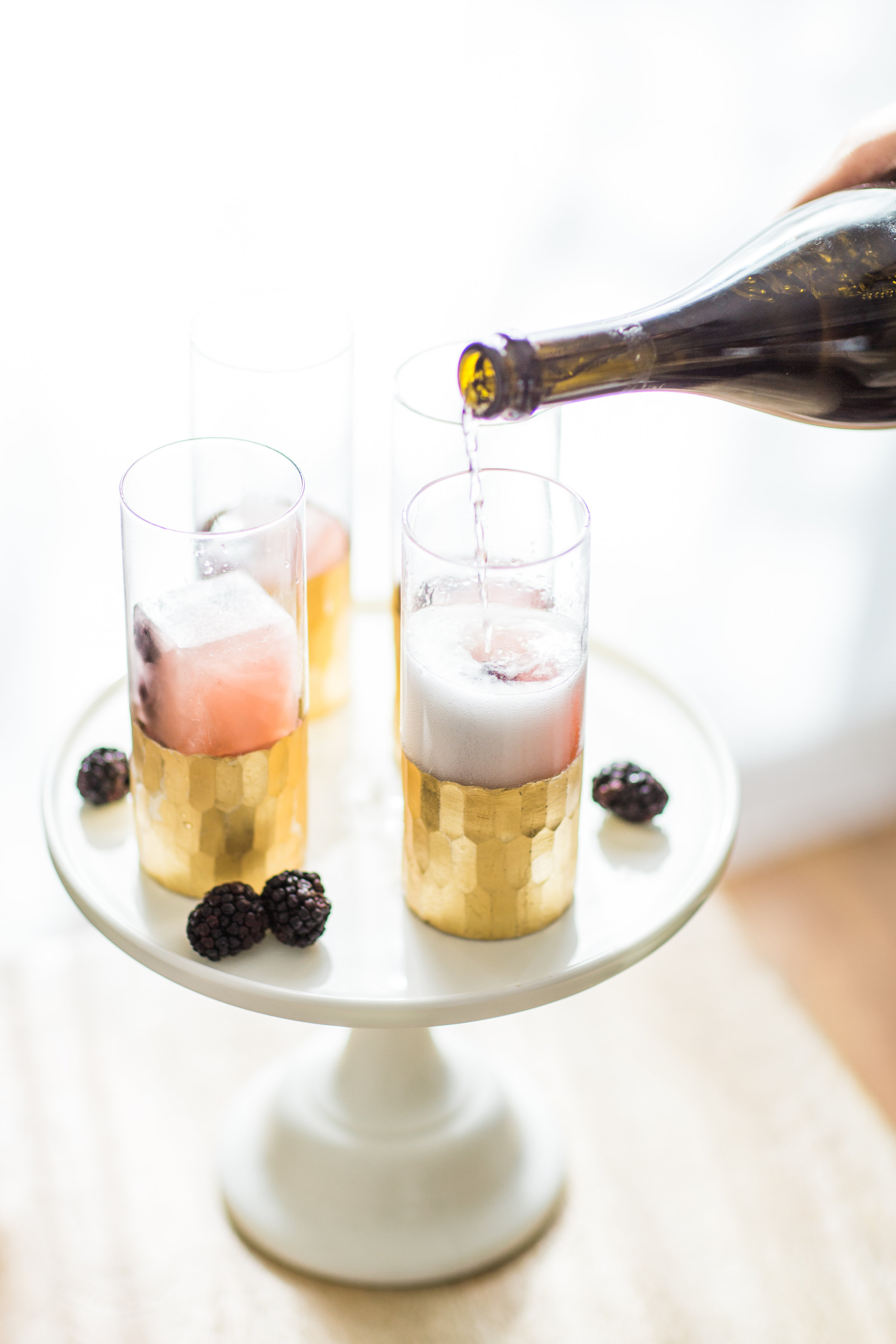 How to Make a Sparkling Blackberry Lemonade Spritzer. #MixedWithTrop Click through for the details. | glitterinc.com | @glitterinc