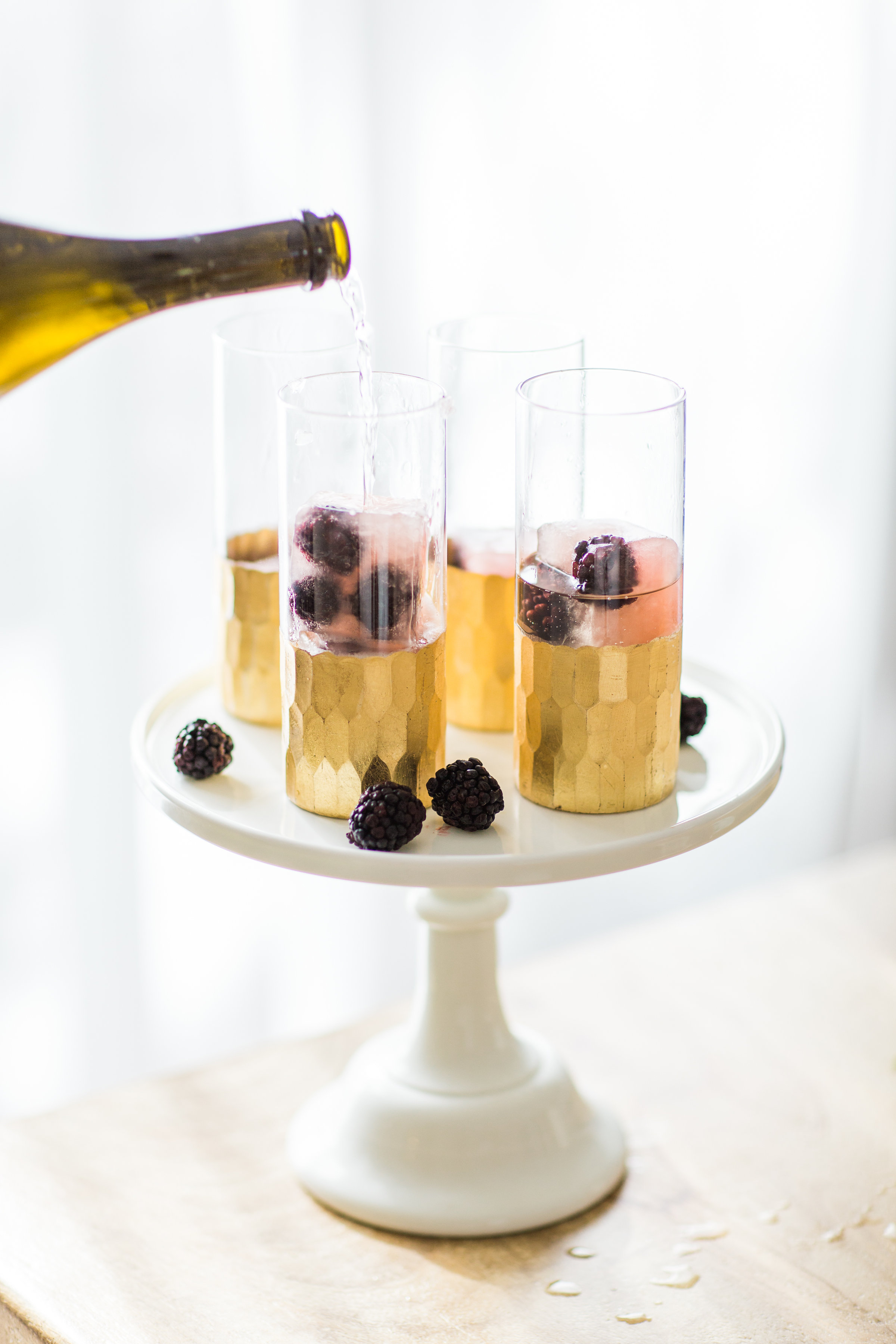 How to Make a Sparkling Blackberry Lemonade Spritzer. #MixedWithTrop Click through for the details. | glitterinc.com | @glitterinc