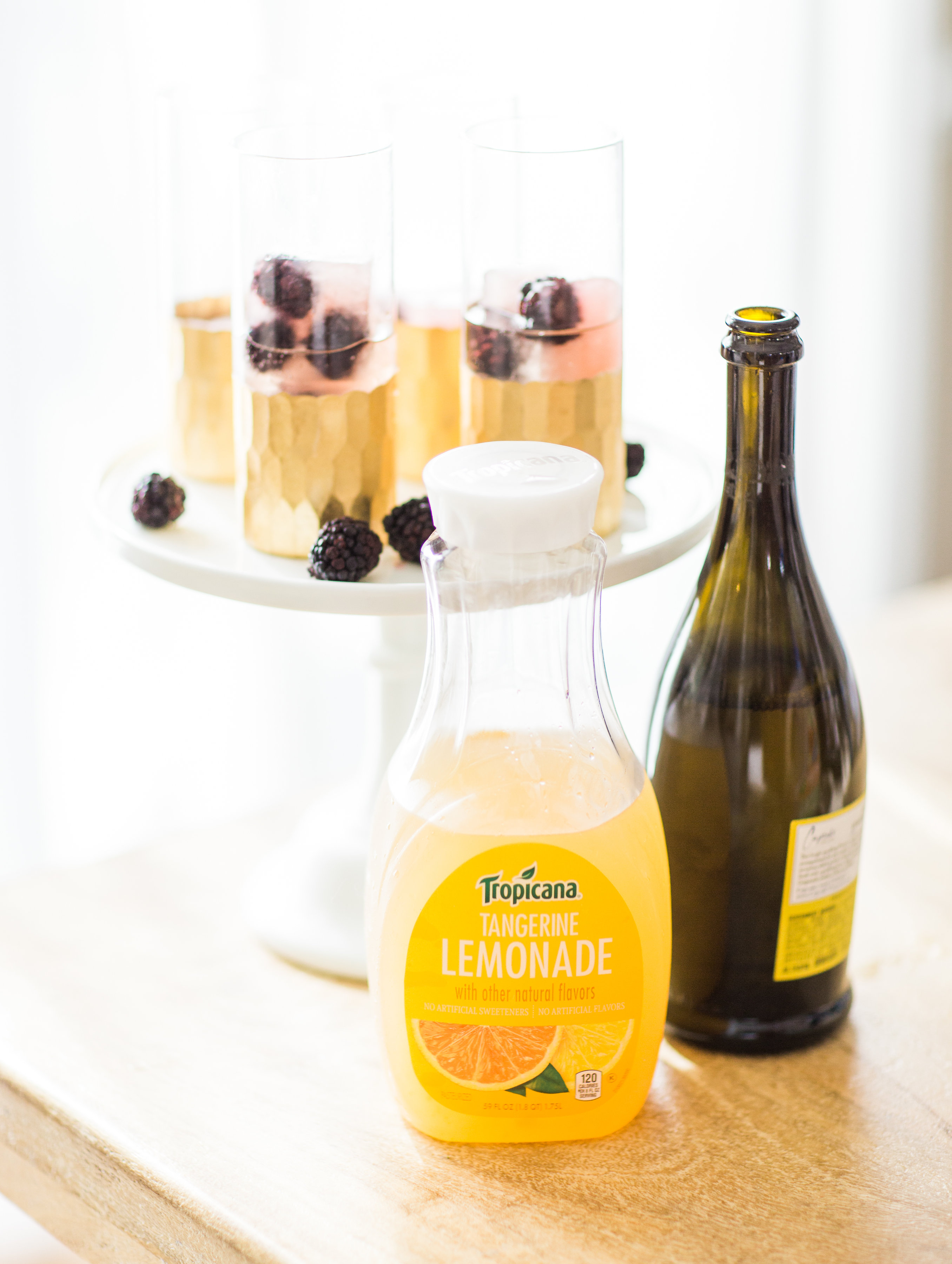 How to Make a Sparkling Blackberry Lemonade Spritzer. #MixedWithTrop Click through for the details. | glitterinc.com | @glitterinc