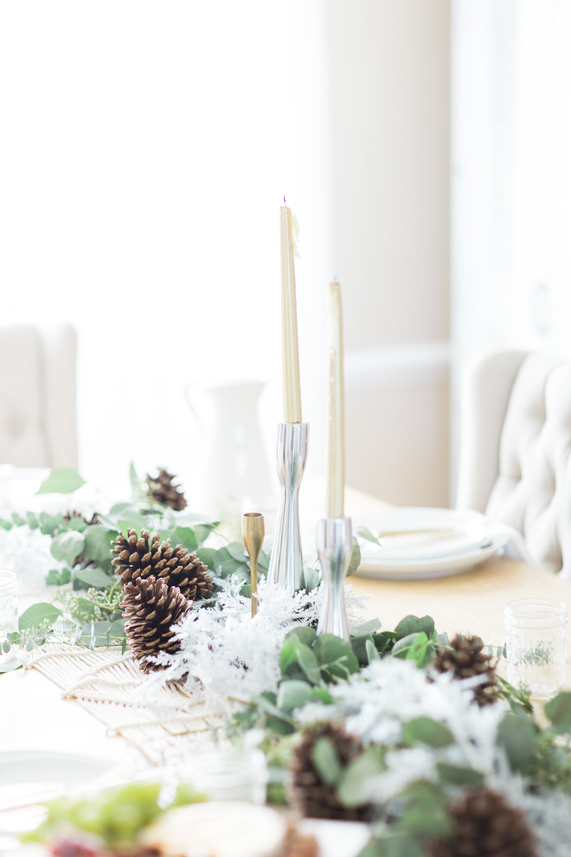 Our Farmhouse Style Winter Wonderland Holiday Party. Click through for all of the gorgeous details. | glitterinc.com | @glitterinc