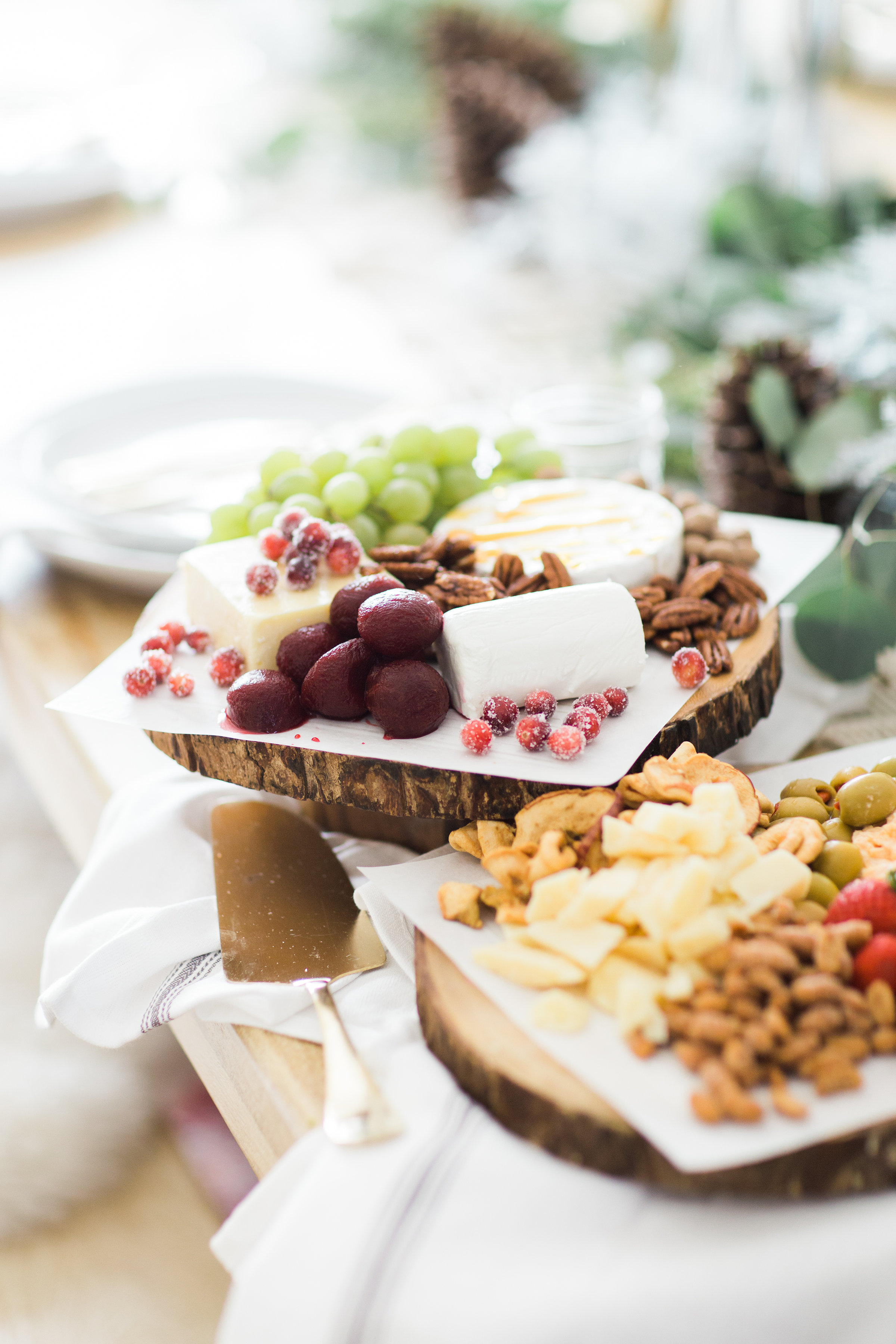 Our Farmhouse Style Winter Wonderland Holiday Party. Click through for all of the gorgeous details. | glitterinc.com | @glitterinc