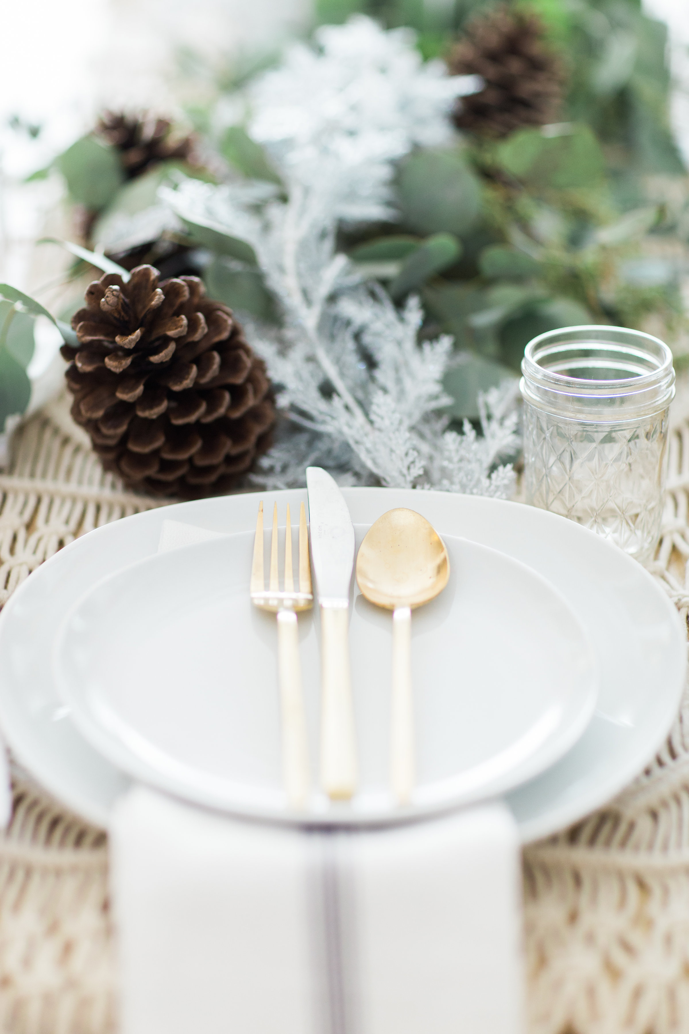 Our Farmhouse Style Winter Wonderland Holiday Party. Click through for all of the gorgeous details. | glitterinc.com | @glitterinc