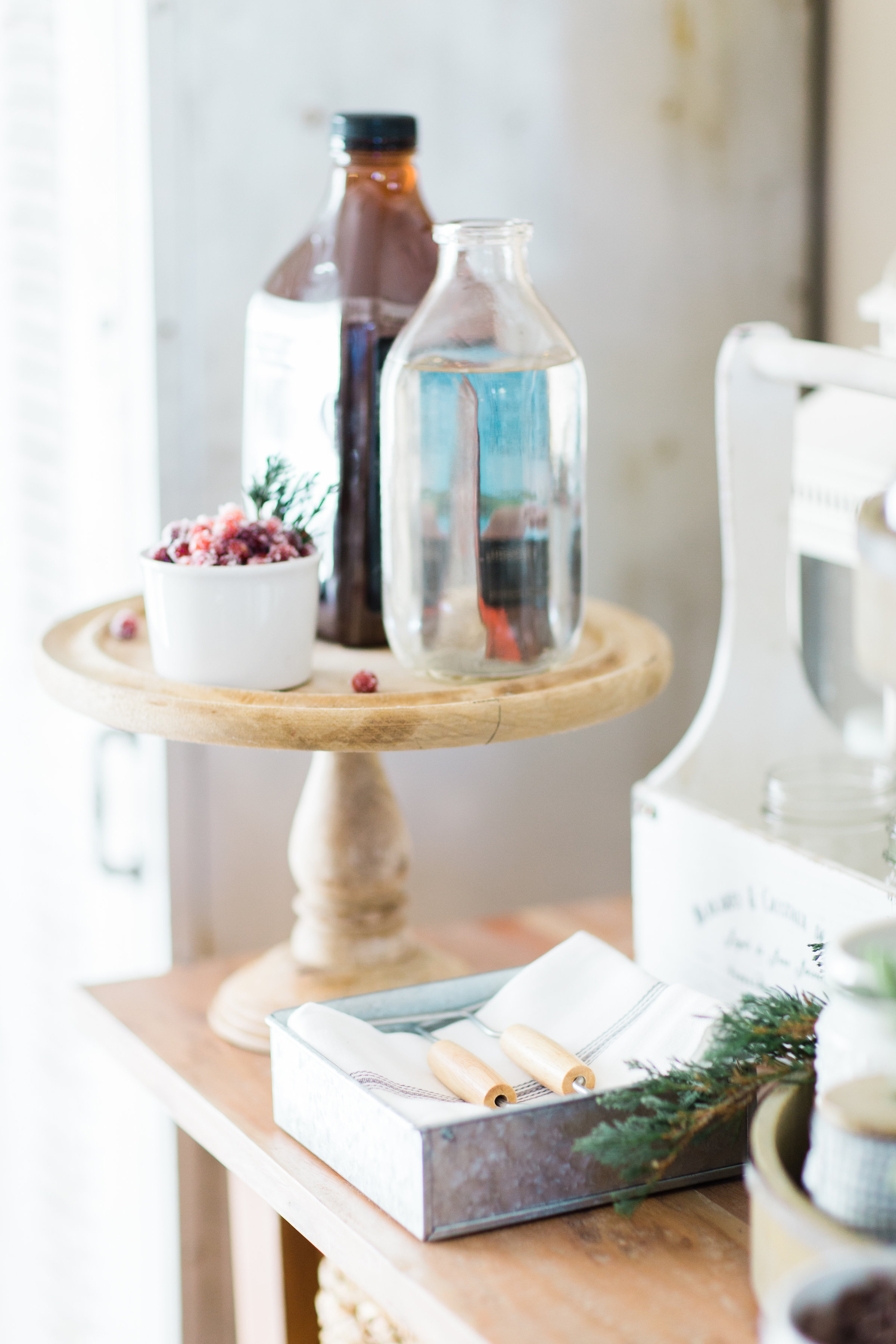 Our Farmhouse Style Winter Wonderland Holiday Party. Click through for all of the gorgeous details. | glitterinc.com | @glitterinc