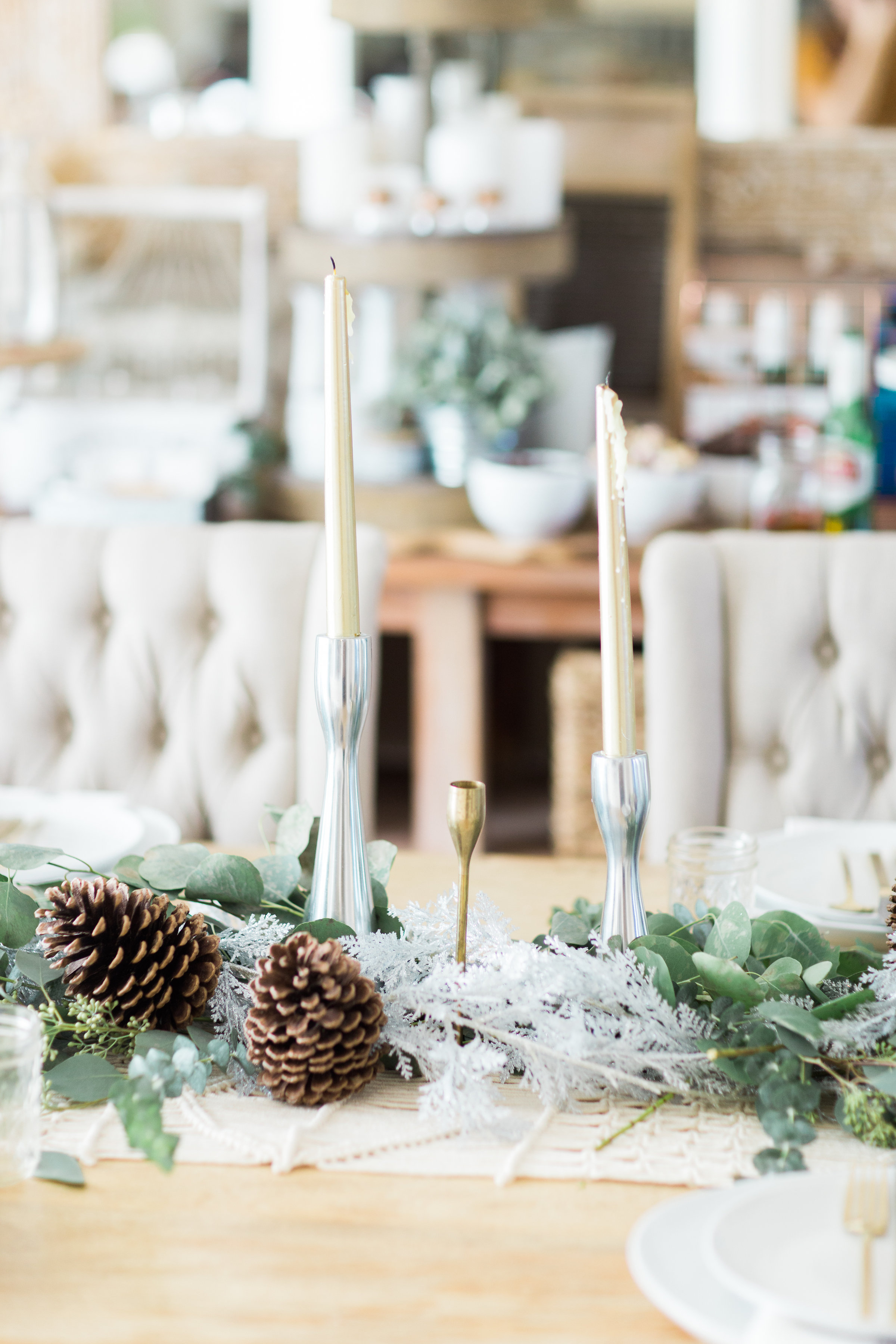 Our Farmhouse Style Winter Wonderland Holiday Party. Click through for all of the gorgeous details. | glitterinc.com | @glitterinc