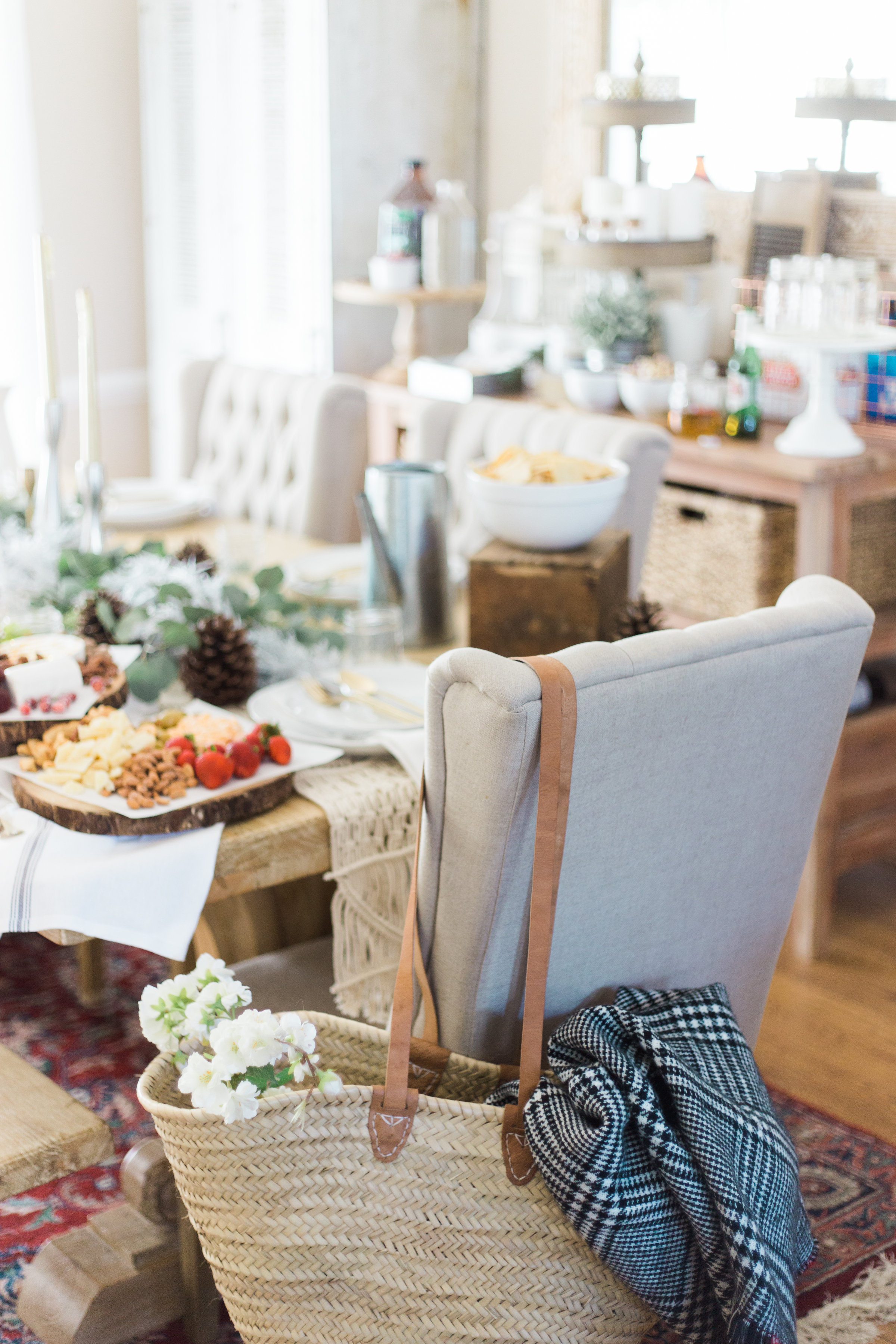 Our Farmhouse Style Winter Wonderland Holiday Party. Click through for all of the gorgeous details. | glitterinc.com | @glitterinc