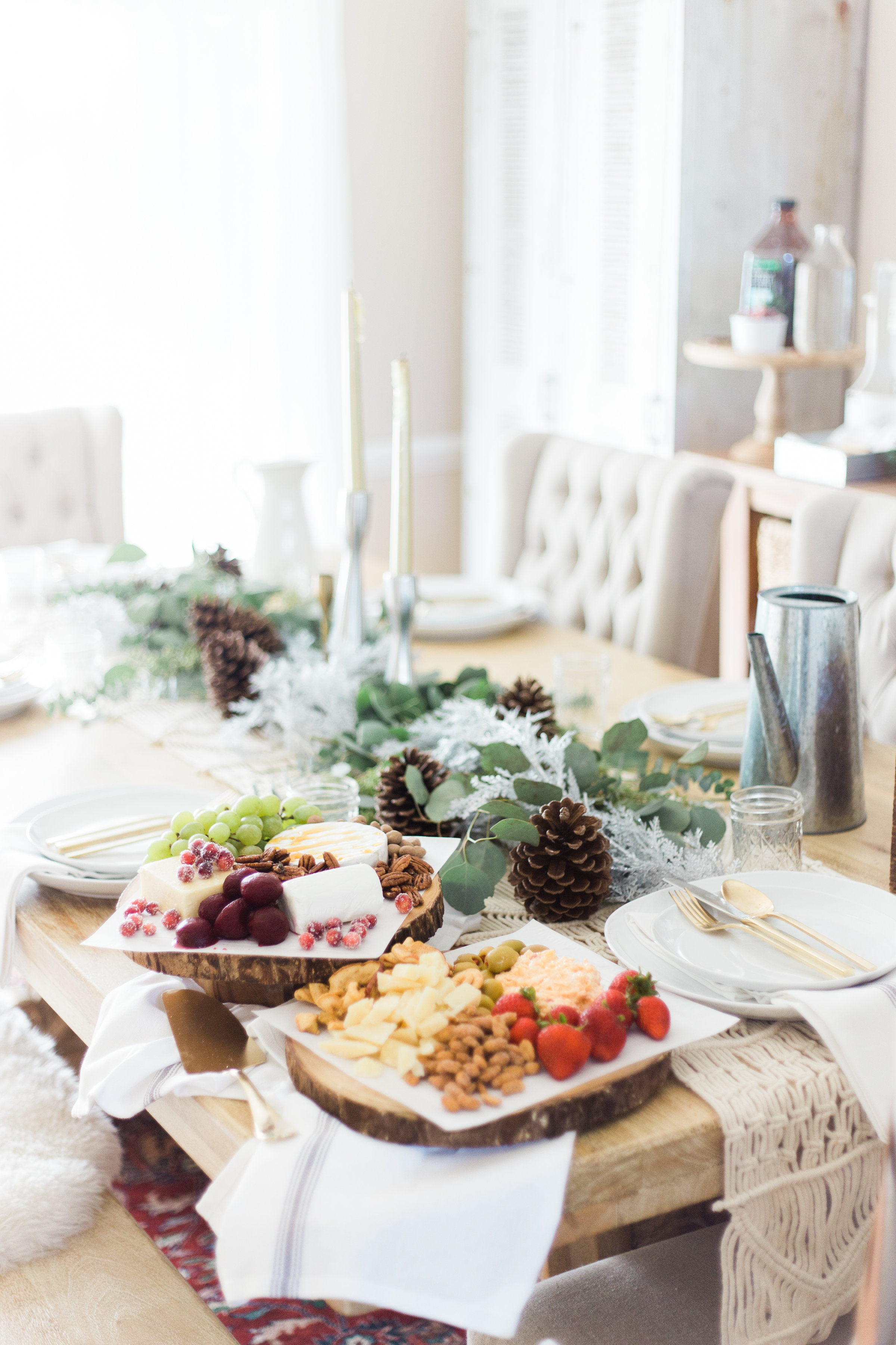 Our Farmhouse Style Winter Wonderland Holiday Party. Click through for all of the gorgeous details. | glitterinc.com | @glitterinc