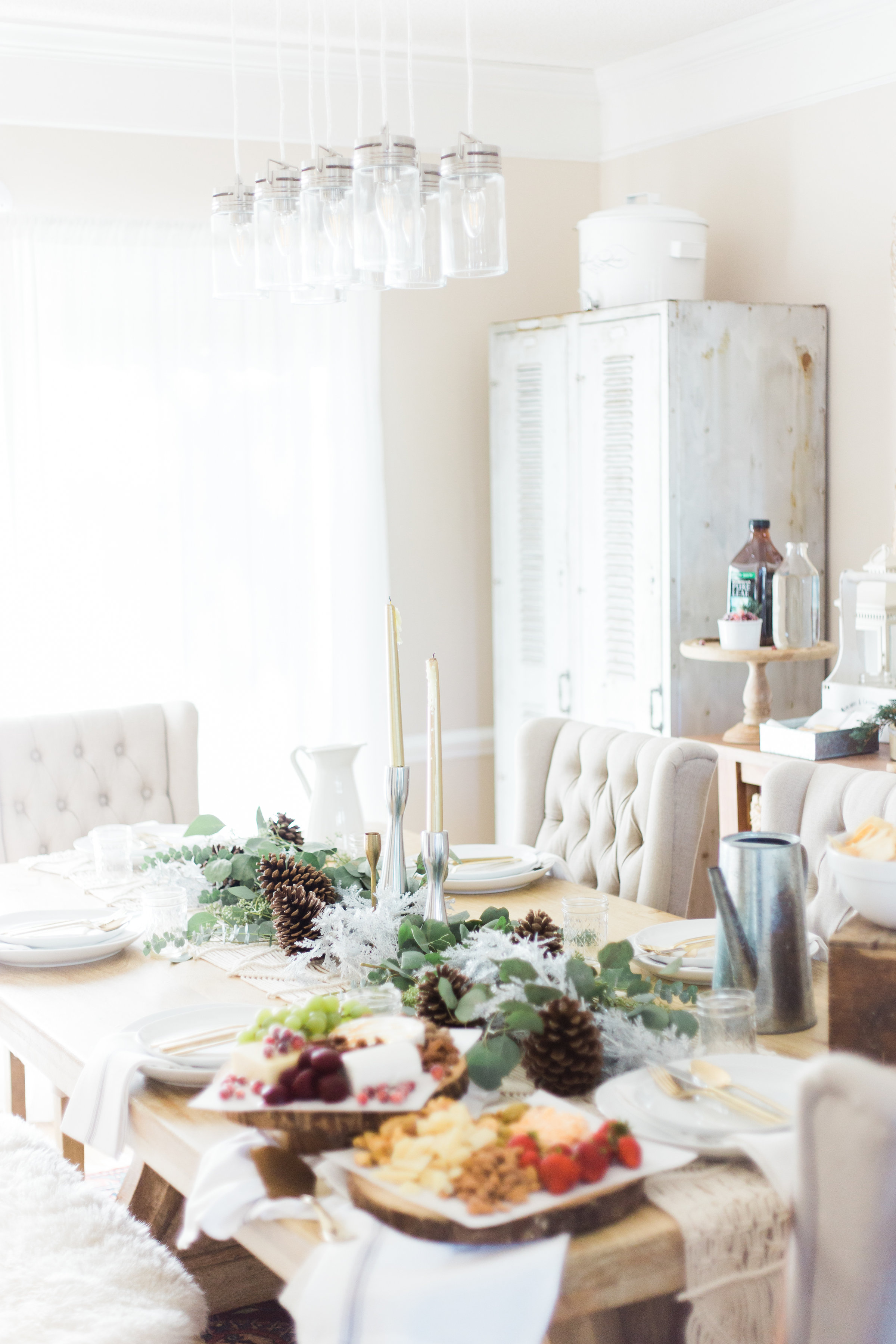 Our Farmhouse Style Winter Wonderland Holiday Party. Click through for all of the gorgeous details. | glitterinc.com | @glitterinc