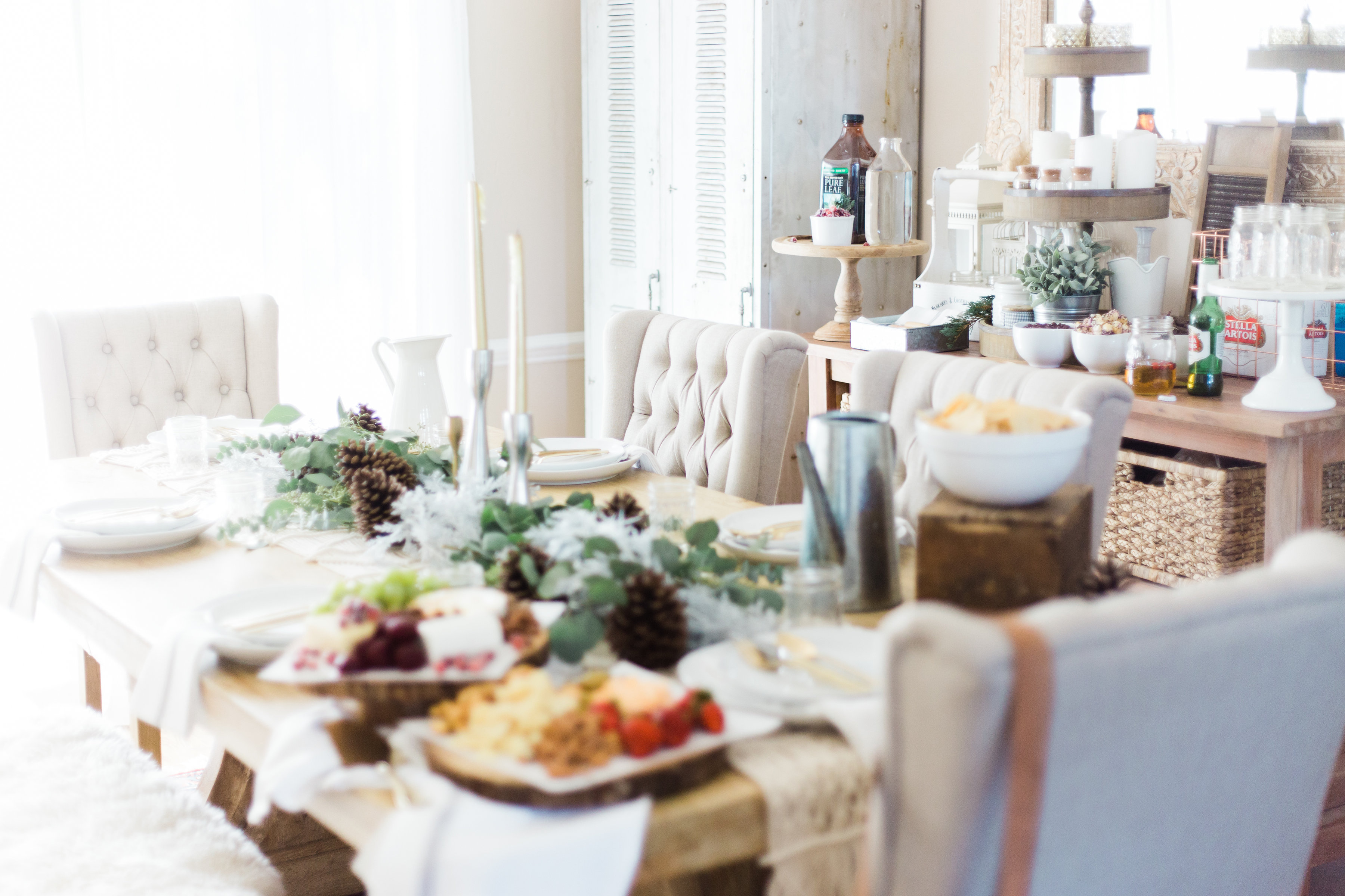 Our Farmhouse Style Winter Wonderland Holiday Party. Click through for all of the gorgeous details. | glitterinc.com | @glitterinc