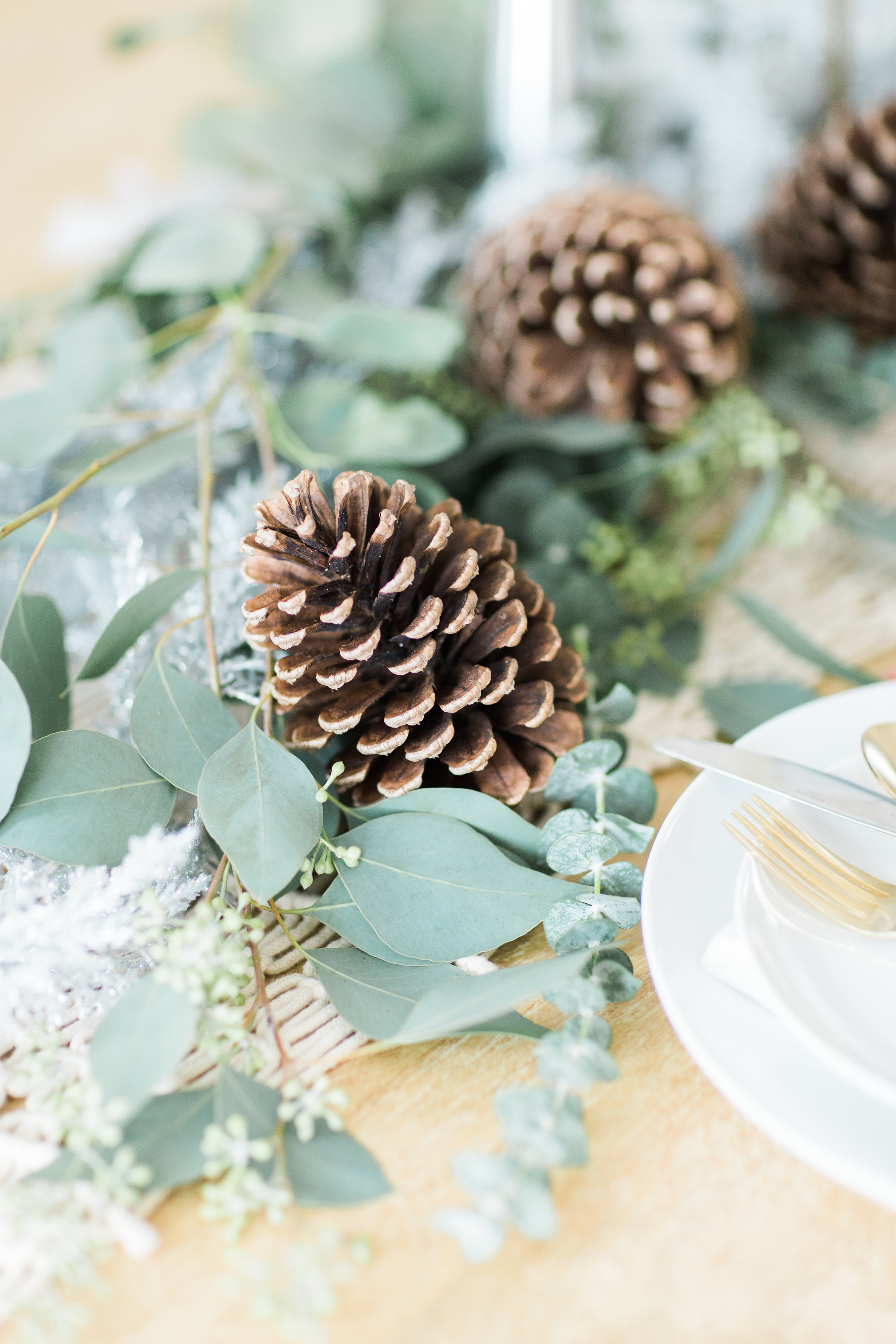 Our Farmhouse Style Winter Wonderland Holiday Party. Click through for all of the gorgeous details. | glitterinc.com | @glitterinc