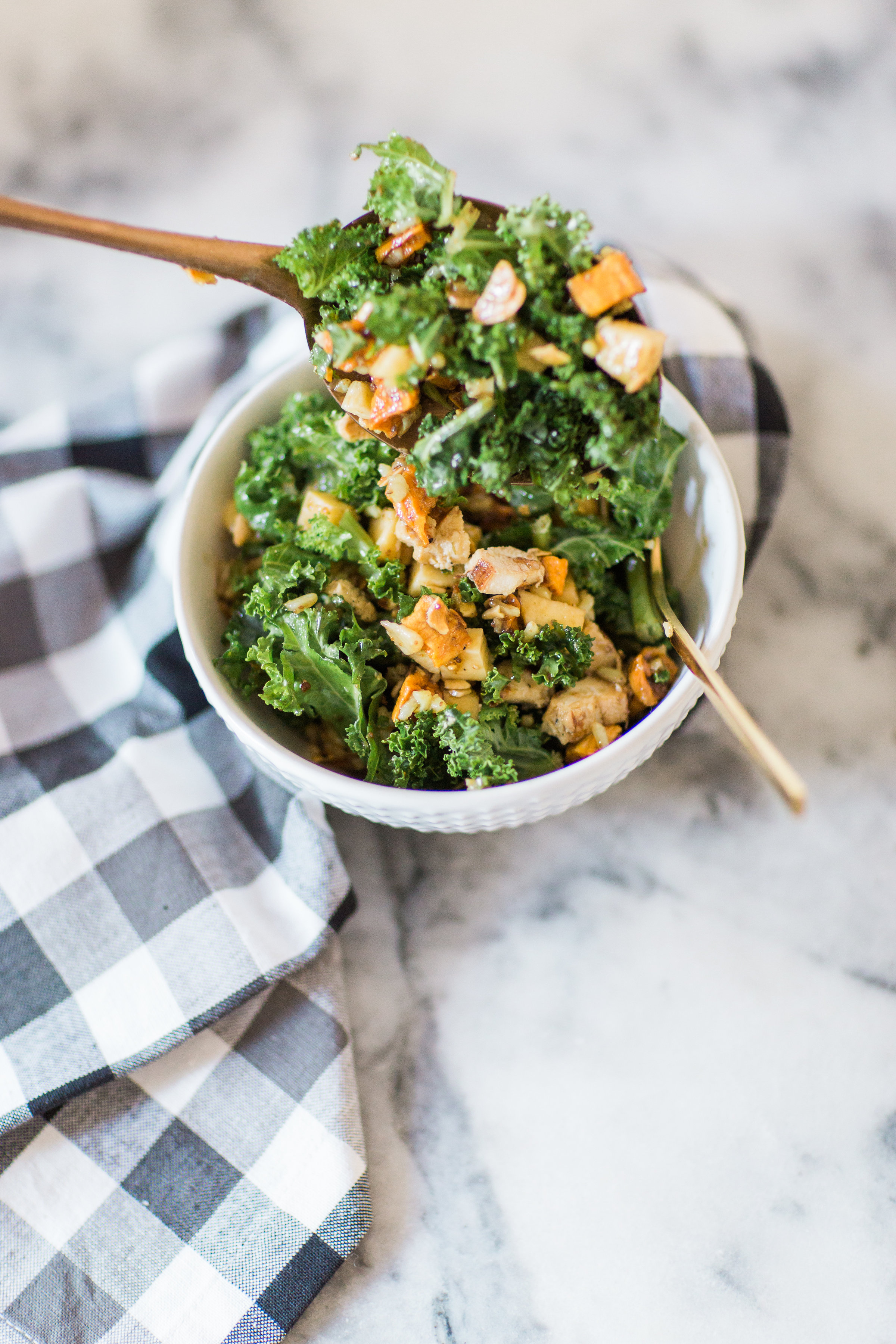 How to make the most amazing knockoff version of the harvest bowl salad at sweetgreen. This one is salad done right. Click through for the recipe. | glitterinc.com | @glitterinc