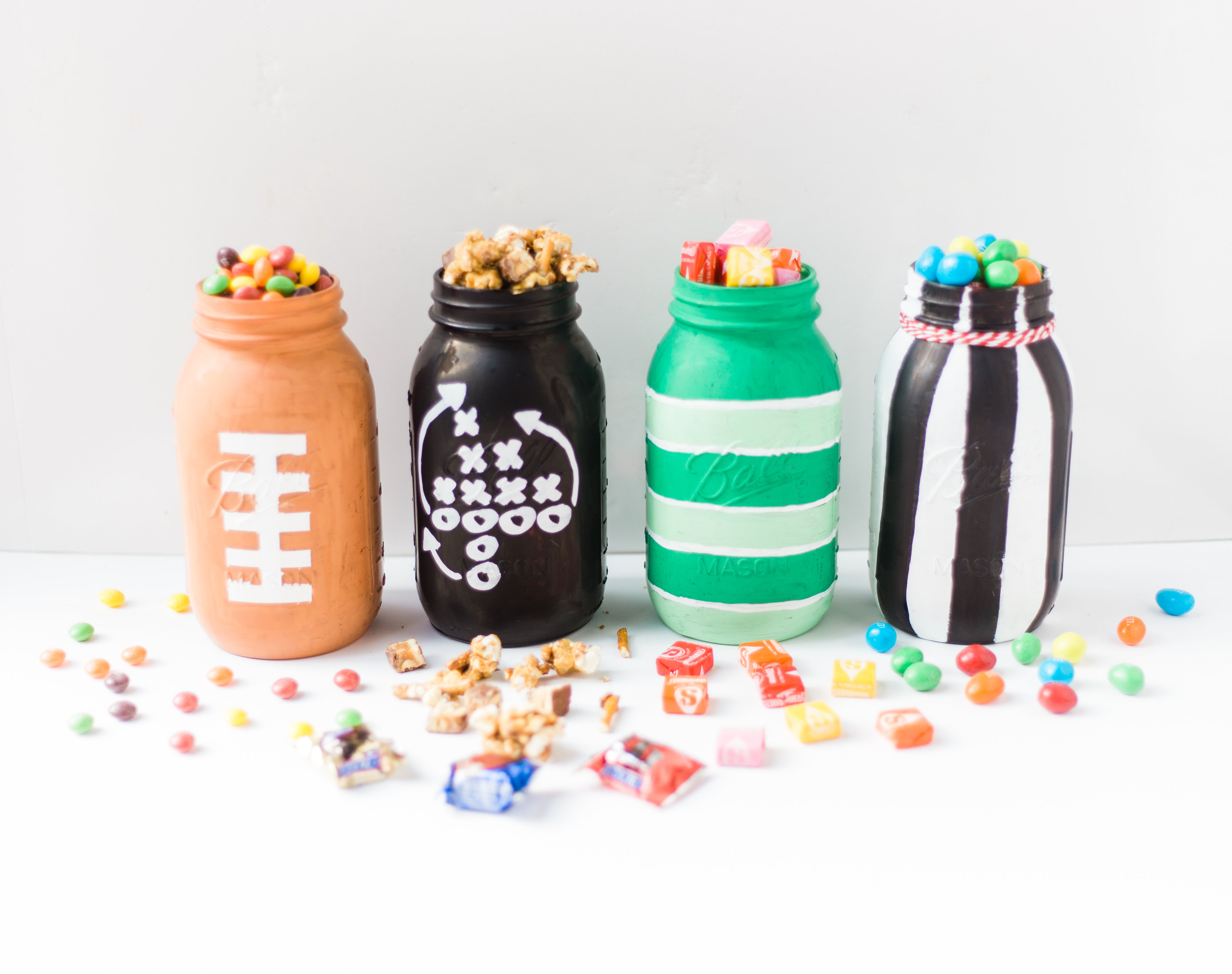 How to make DIY game day painted mason jars. Click through for the details. | glitterinc.com | @glitterinc