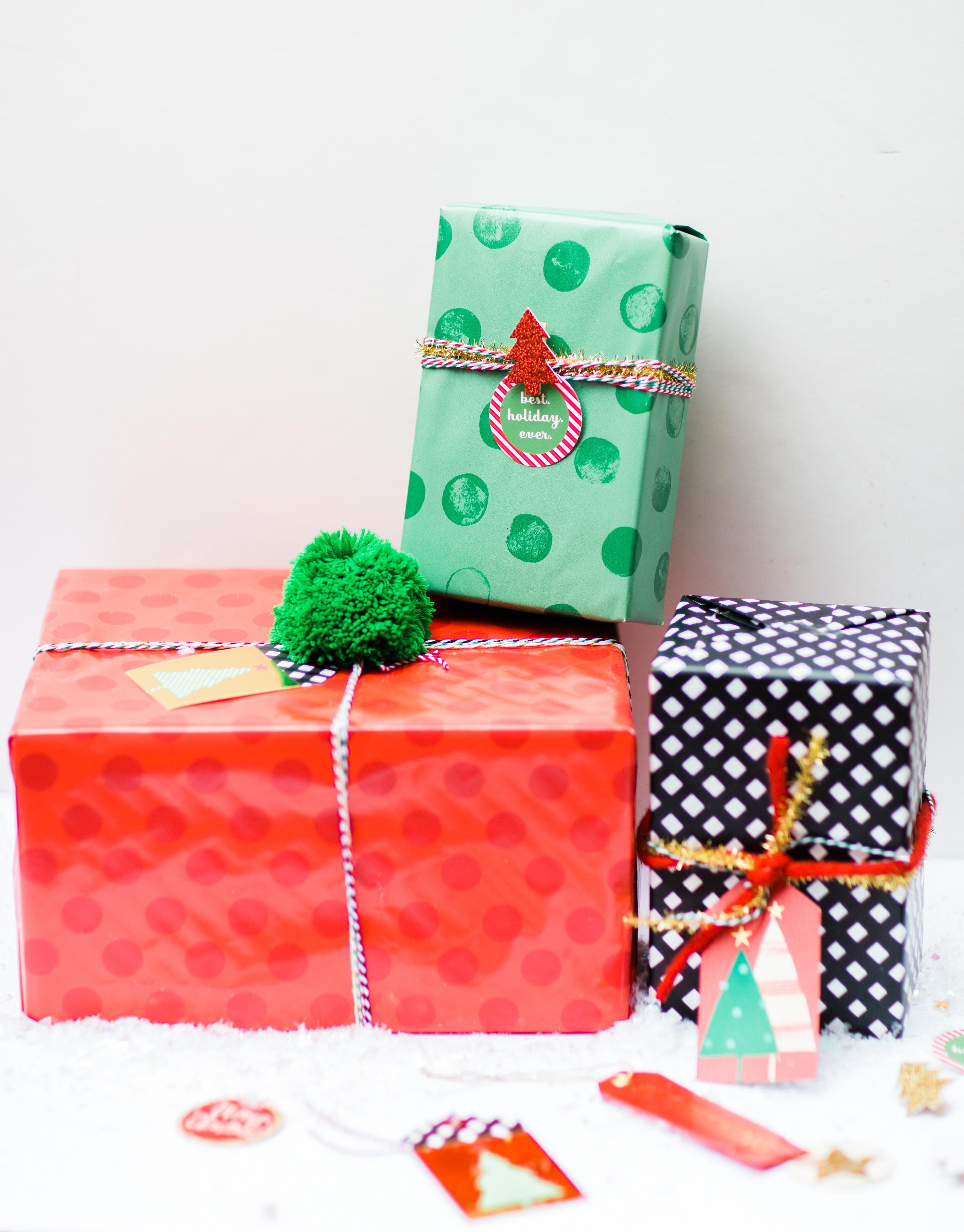 4 Simple (and Beautiful) Ways to Wrap Gifts this Holiday Season. Click through for the details. | glitterinc.com | @glitterinc