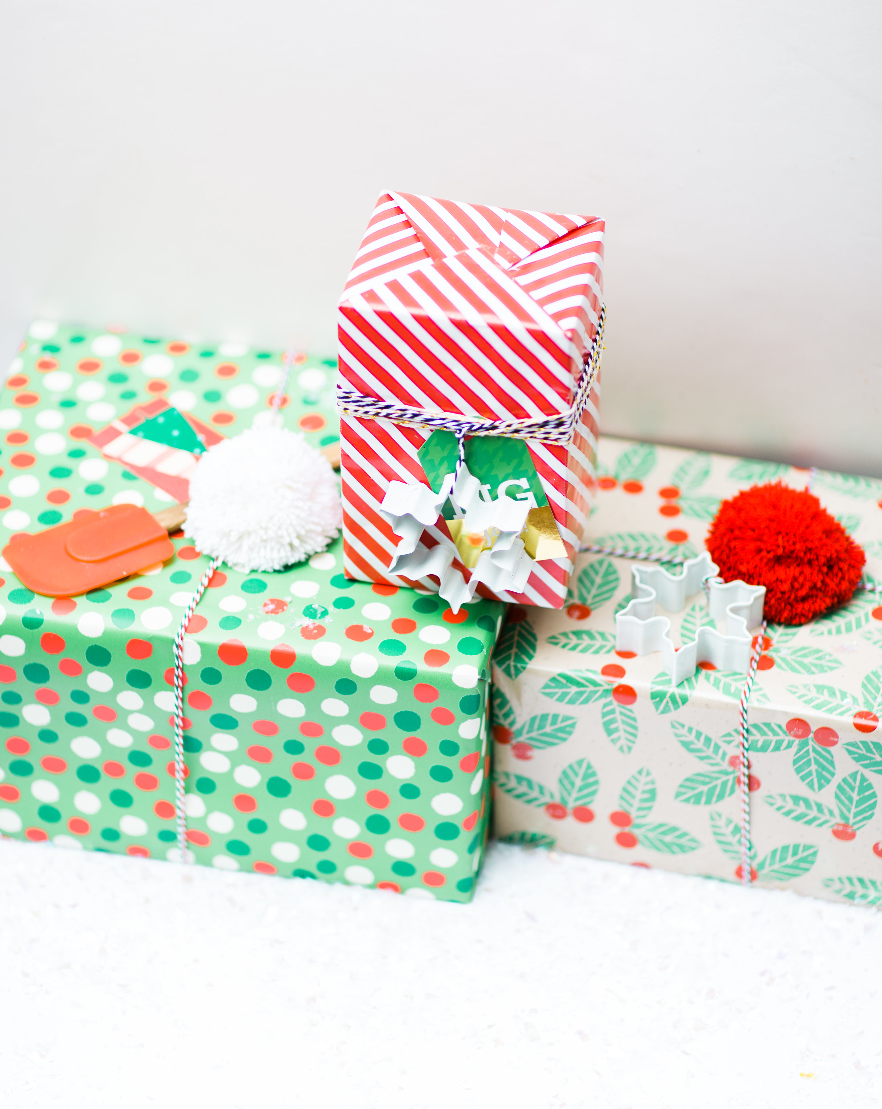 4 Simple (and Beautiful) Ways to Wrap Gifts this Holiday Season. Click through for the details. | glitterinc.com | @glitterinc